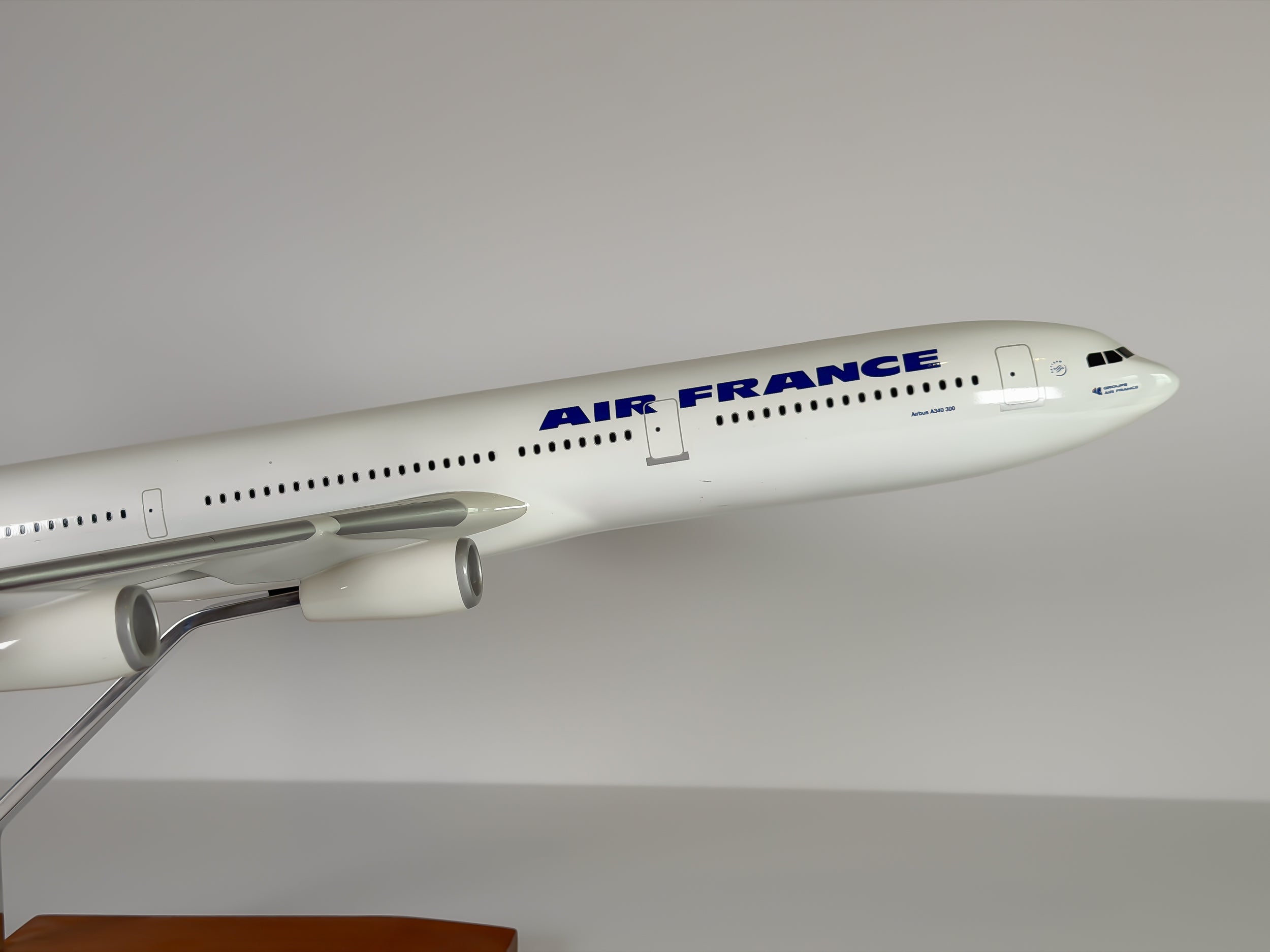 1:100 Air France Airbus A340-300 (F-GLZA) - Barcode | Executive Model