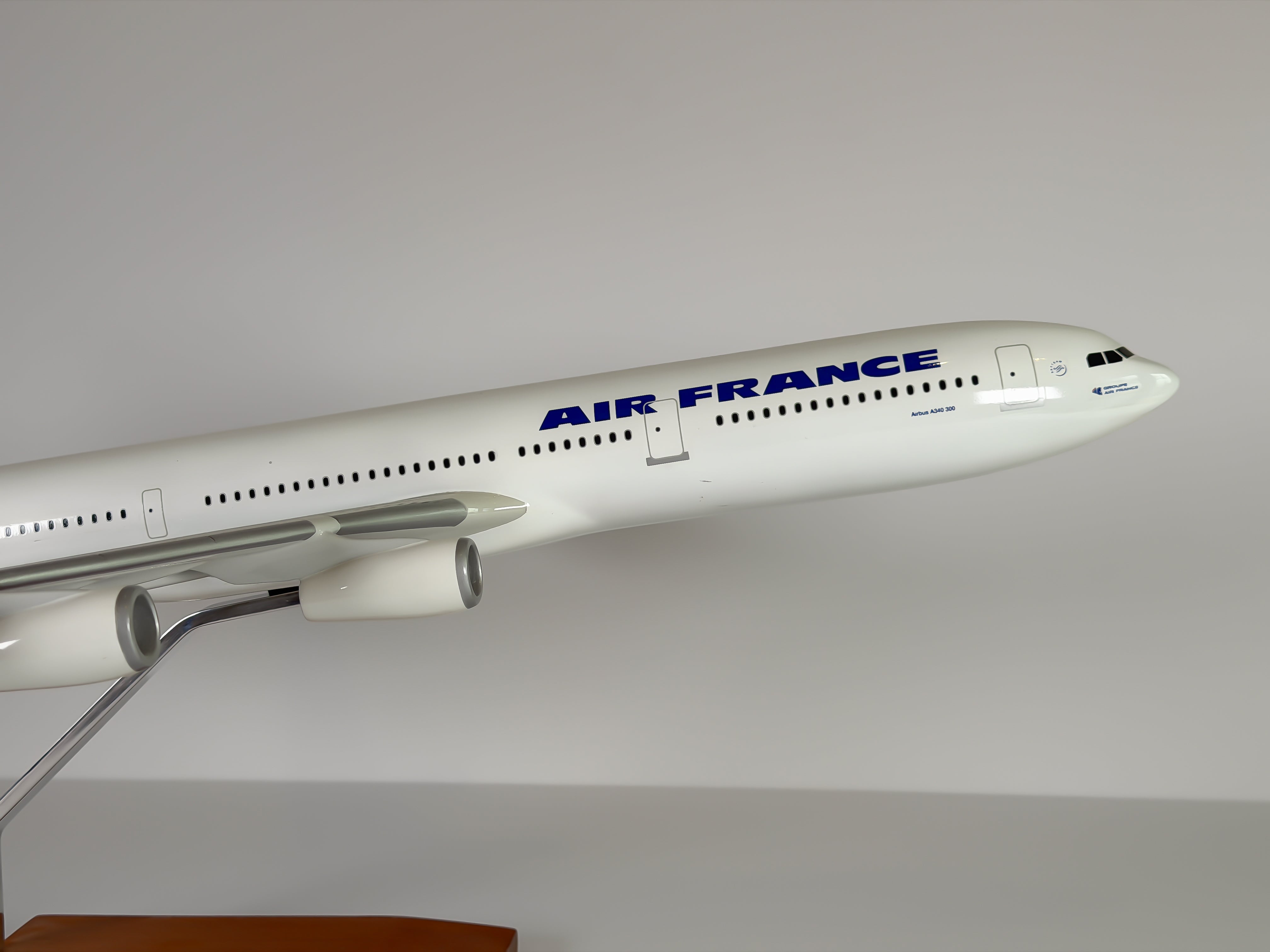 1:100 Air France Airbus A340-300 (F-GLZA) - Barcode | Executive Model