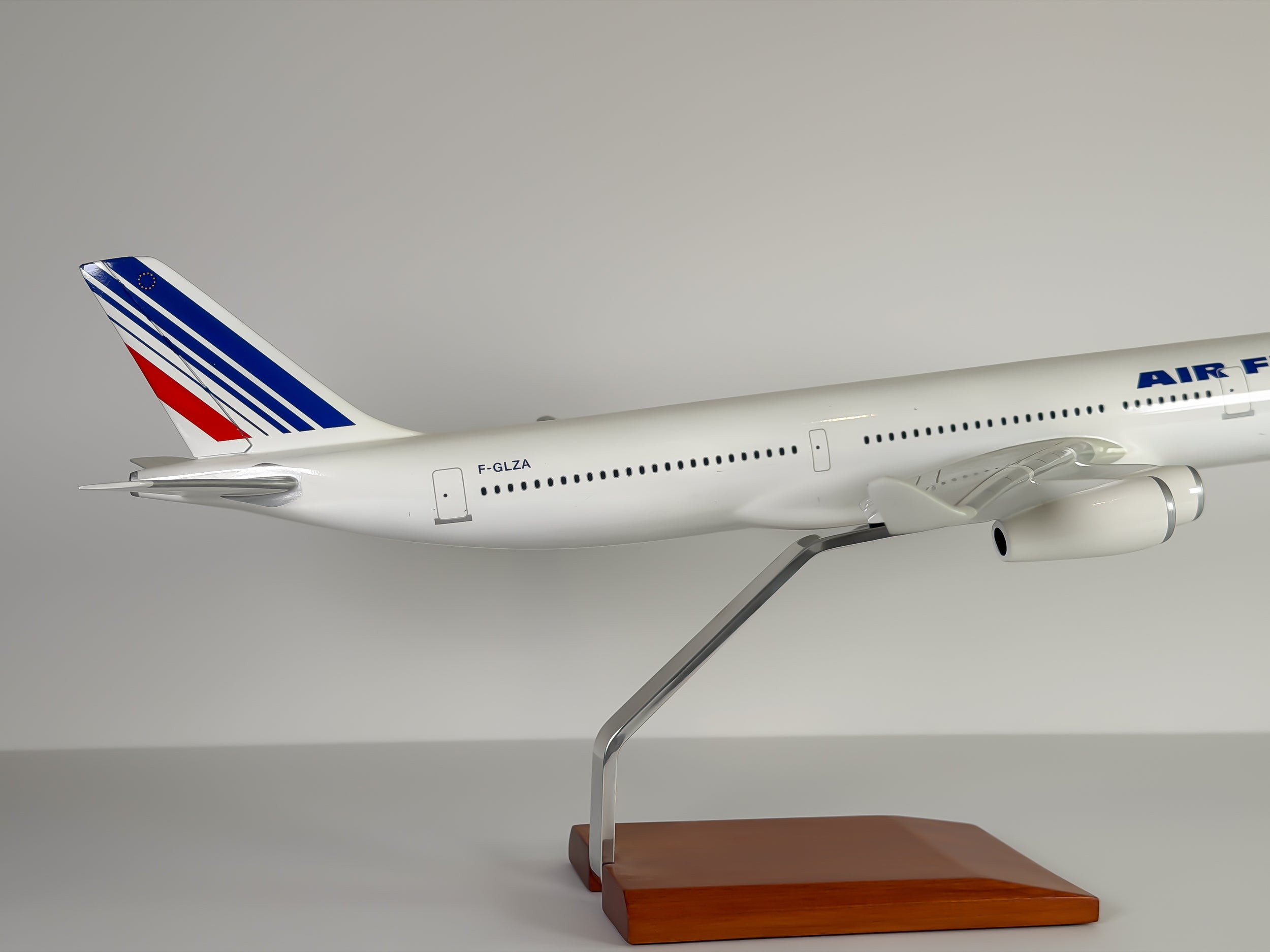 1:100 Air France Airbus A340-300 (F-GLZA) - Barcode | Executive Model