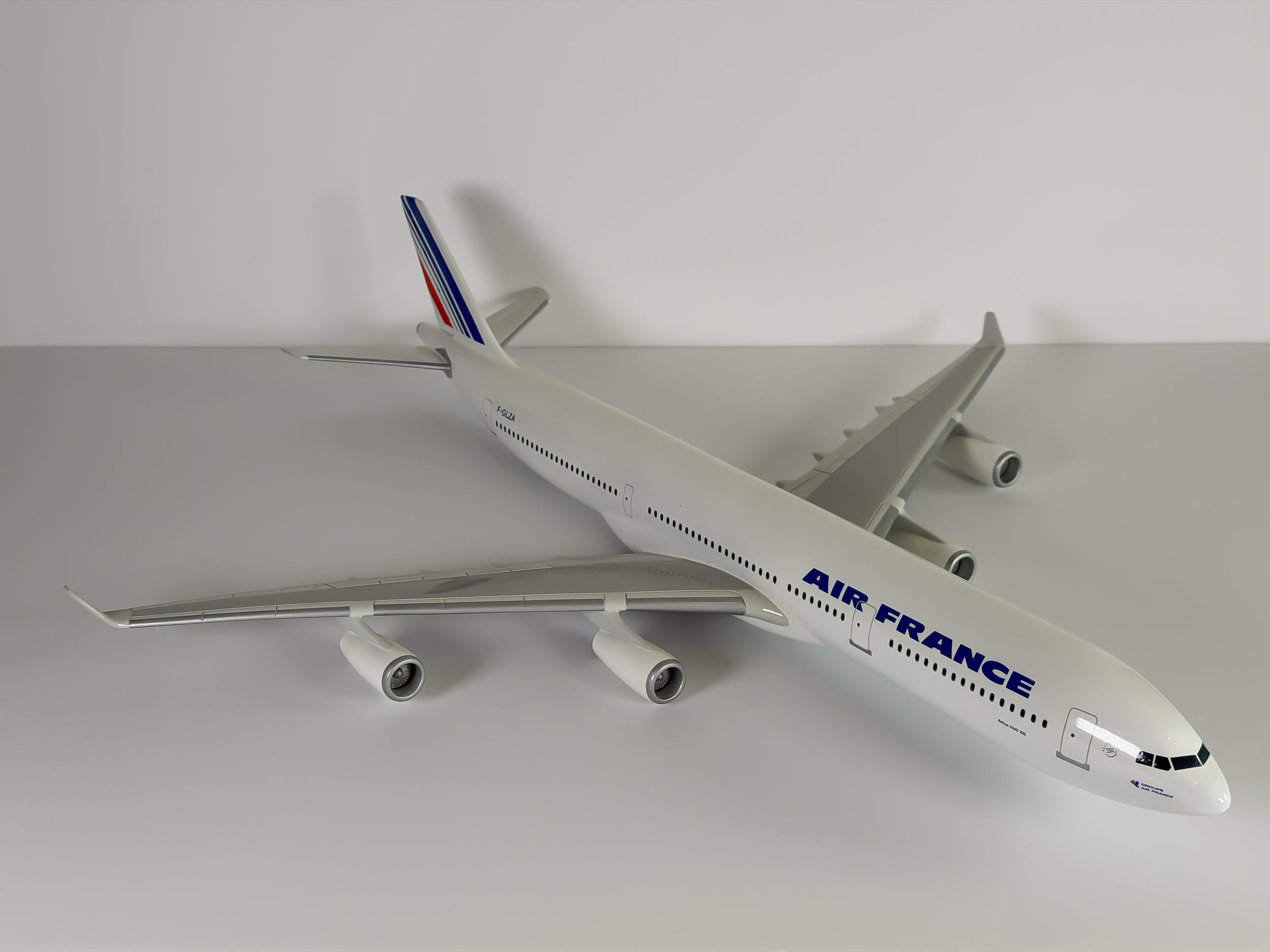 1:100 Air France Airbus A340-300 (F-GLZA) - Barcode | Executive Model