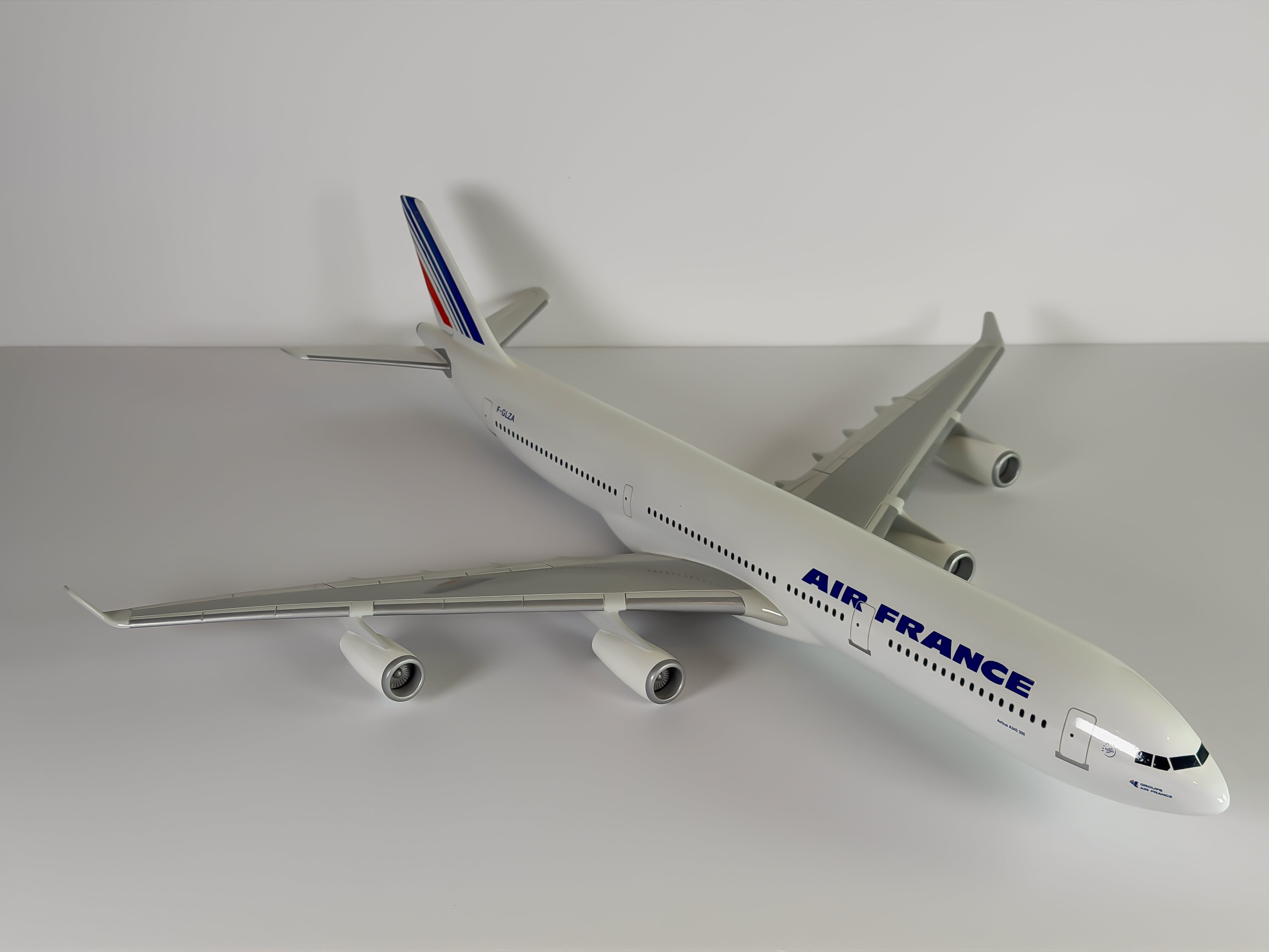 1:100 Air France Airbus A340-300 (F-GLZA) - Barcode | Executive Model
