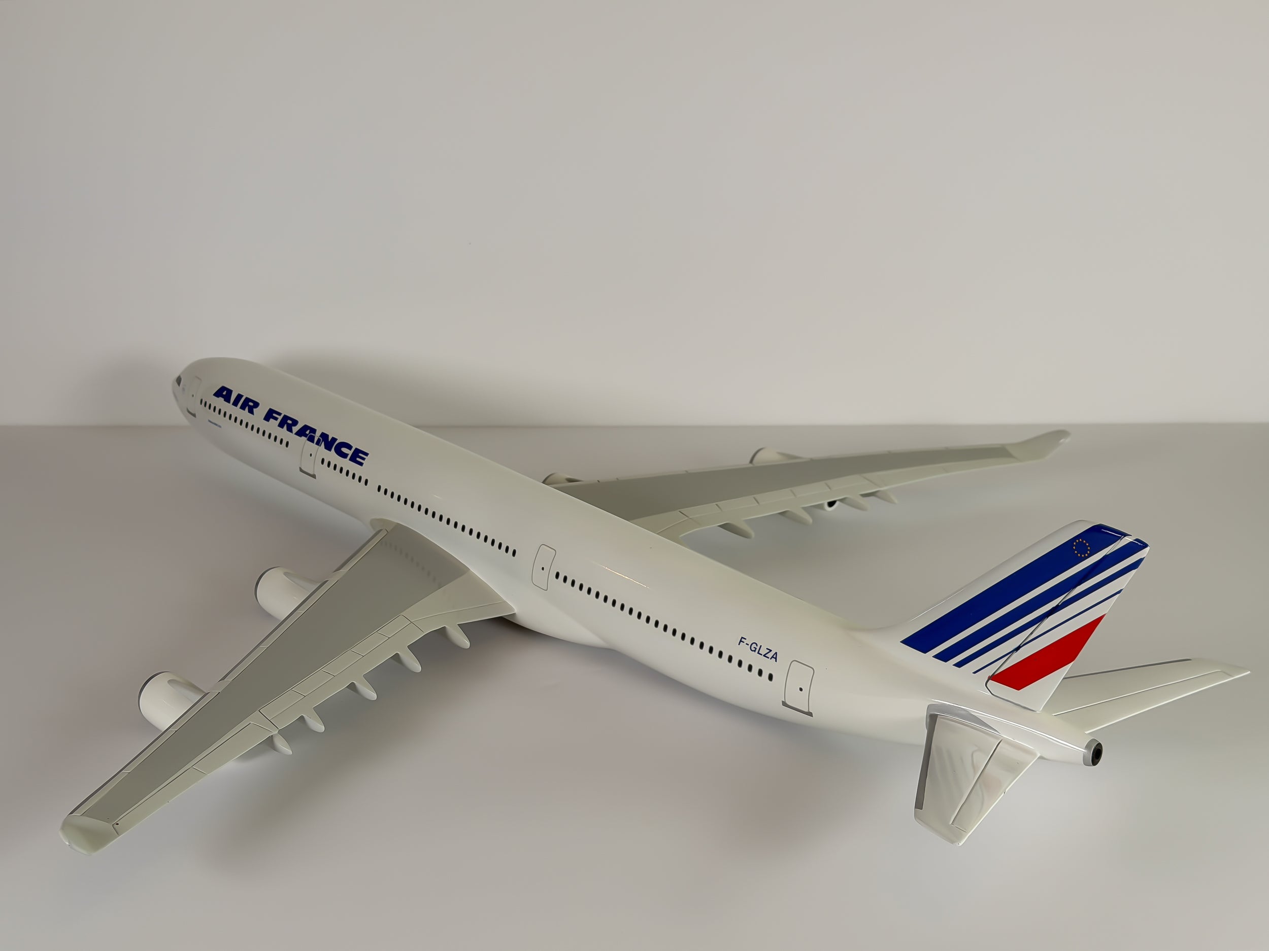 1:100 Air France Airbus A340-300 (F-GLZA) - Barcode | Executive Model