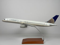 1:100 Continental Airlines Boeing 757-200 (N33103) - Globe | Executive Model