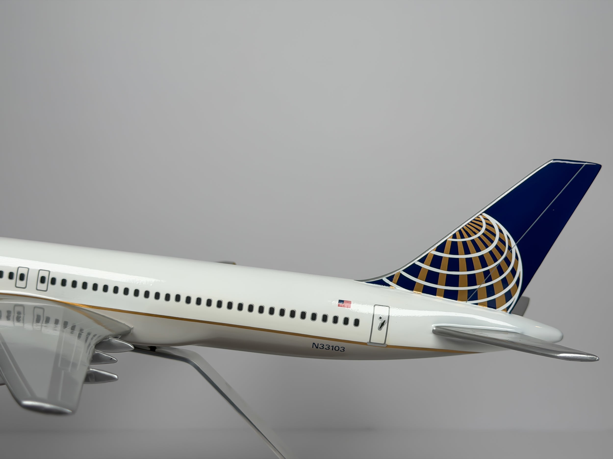 1:100 Continental Airlines Boeing 757-200 (N33103) - Globe | Executive Model
