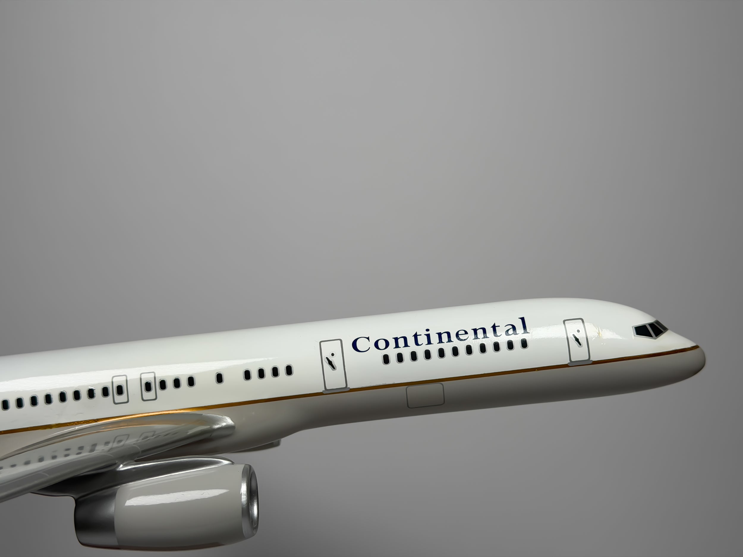 1:100 Continental Airlines Boeing 757-200 (N33103) - Globe | Executive Model