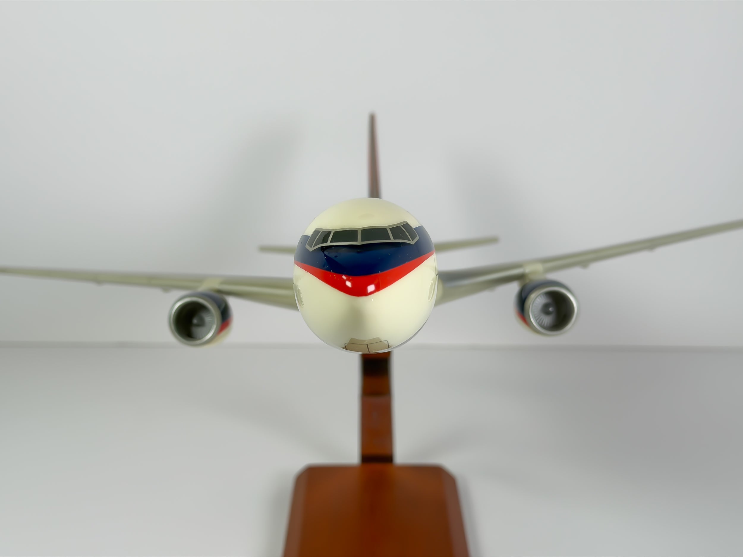 1:100 Delta Air Lines Boeing 767-300 (N116DL) - Interim | Executive Model