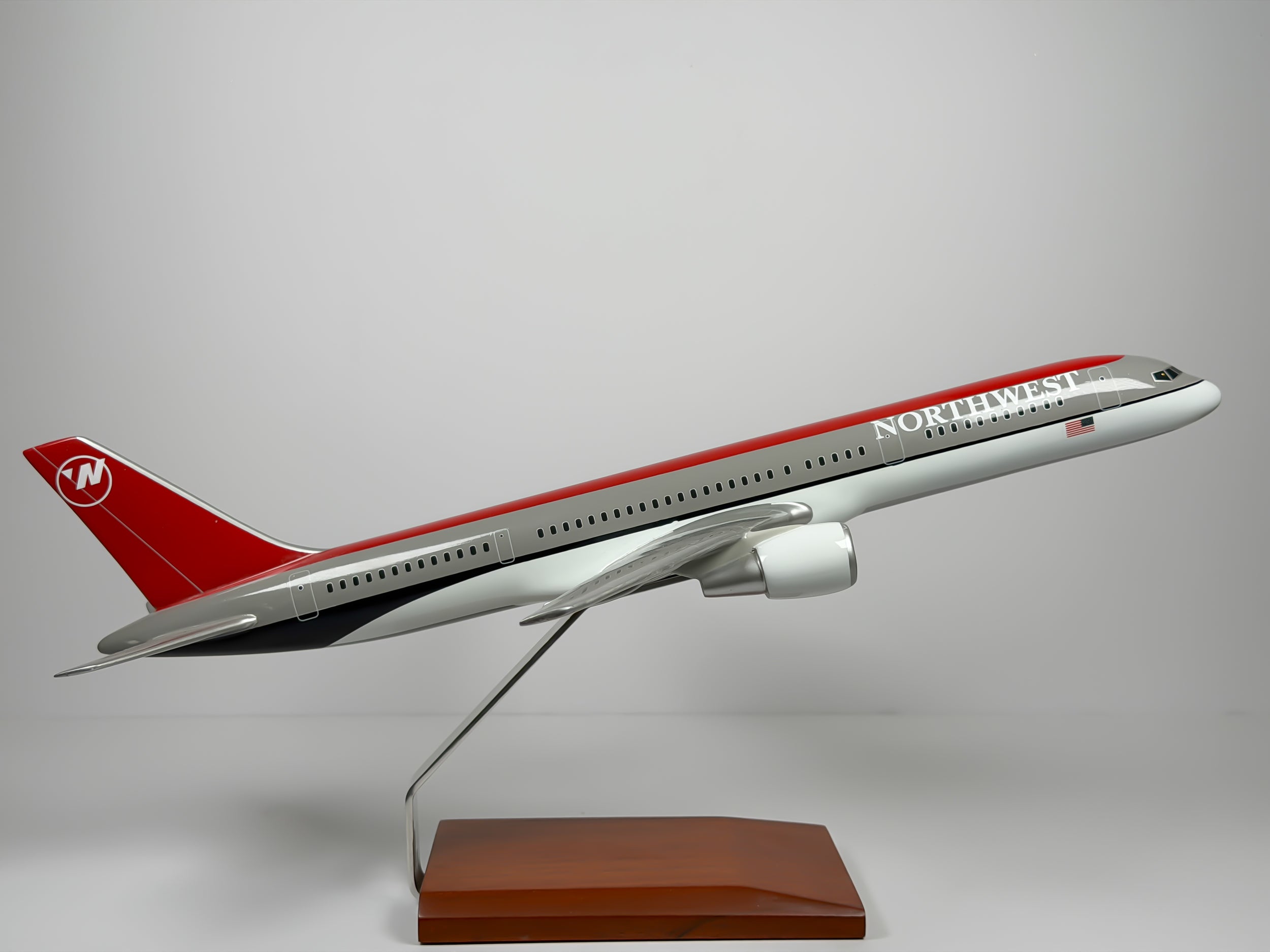 1:100 Northwest Airlines Boeing 757-200 - Bowling Shoe | Executive Model