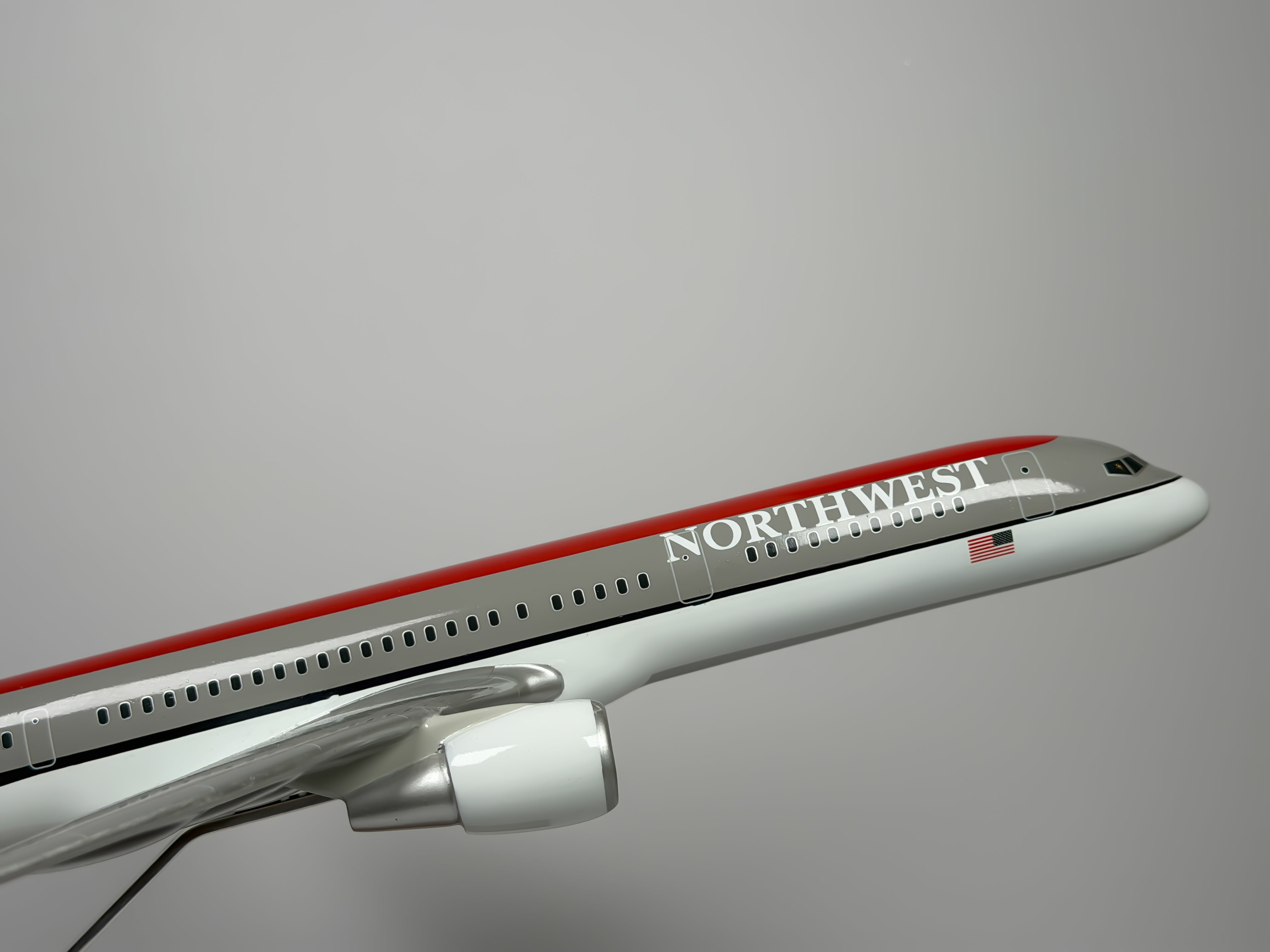 1:100 Northwest Airlines Boeing 757-200 - Bowling Shoe | Executive Model