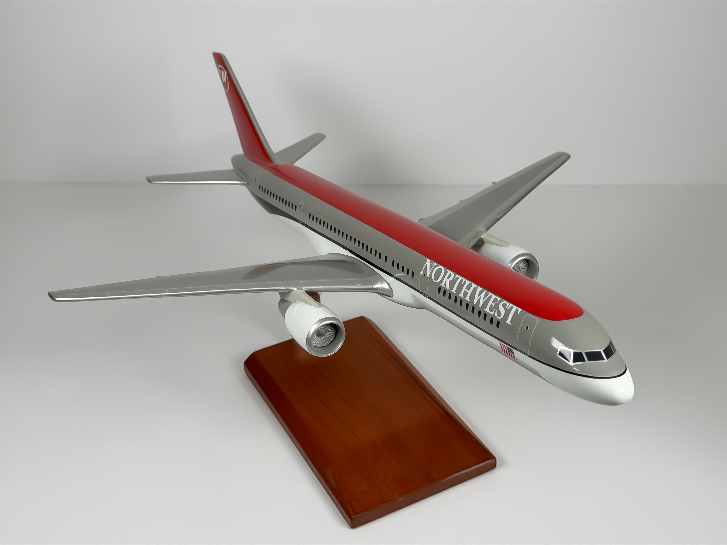 1:100 Northwest Airlines Boeing 757-200 - Bowling Shoe | Executive Model