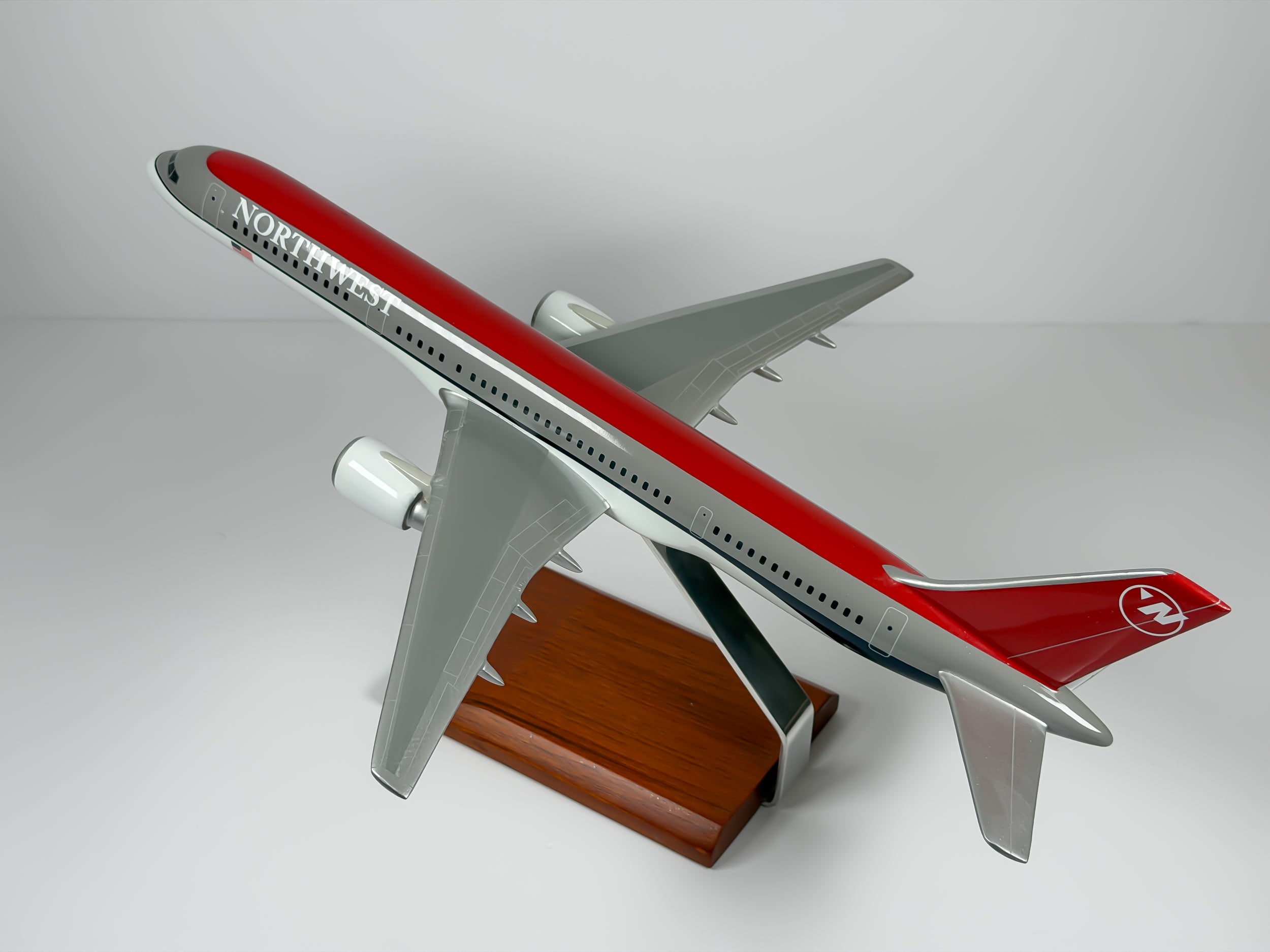 1:100 Northwest Airlines Boeing 757-200 - Bowling Shoe | Executive Model