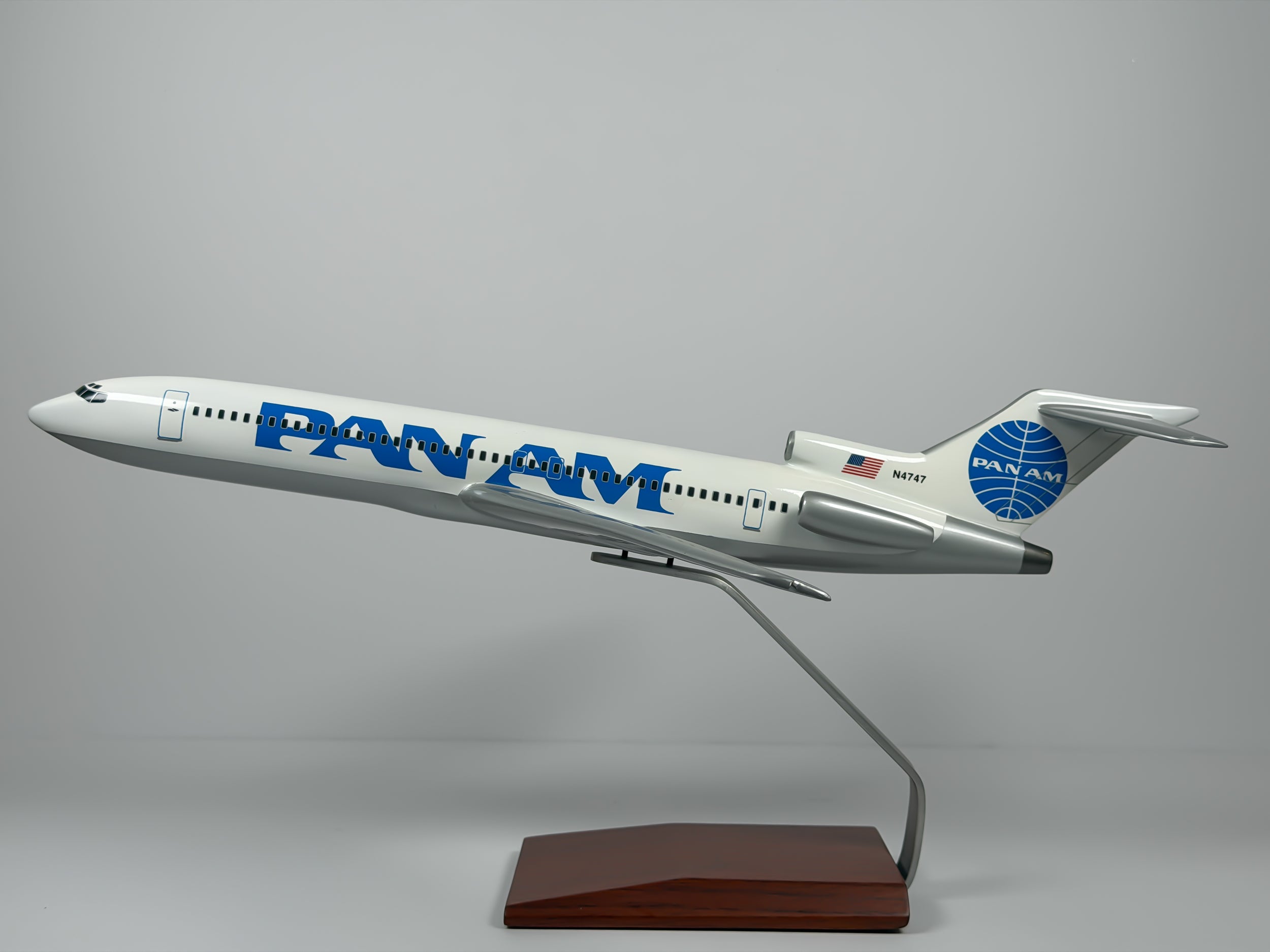 1:100 Pan American Boeing 727-200 (N4747) - Billboard | Executive Model