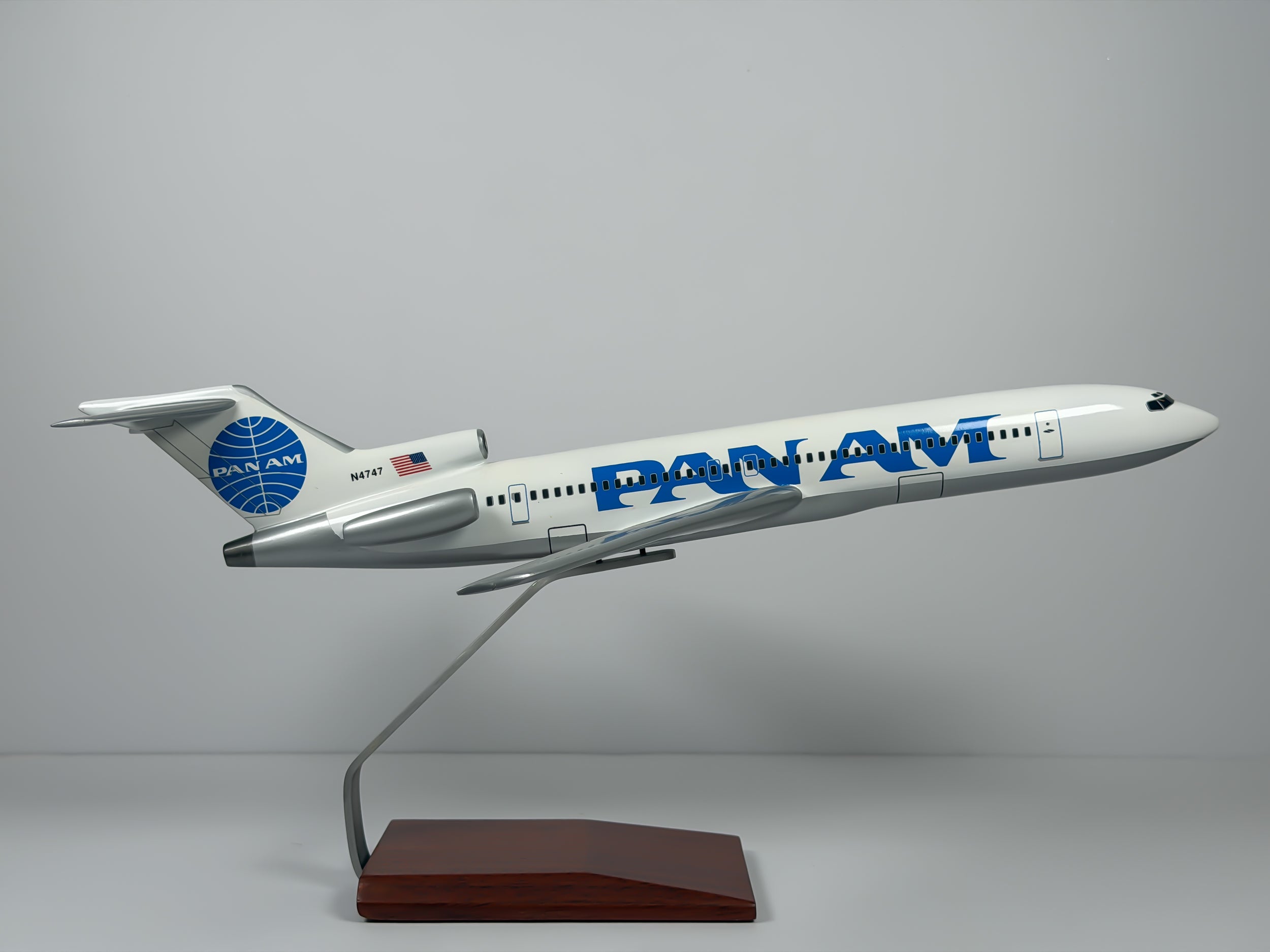 1:100 Pan American Boeing 727-200 (N4747) - Billboard | Executive Model