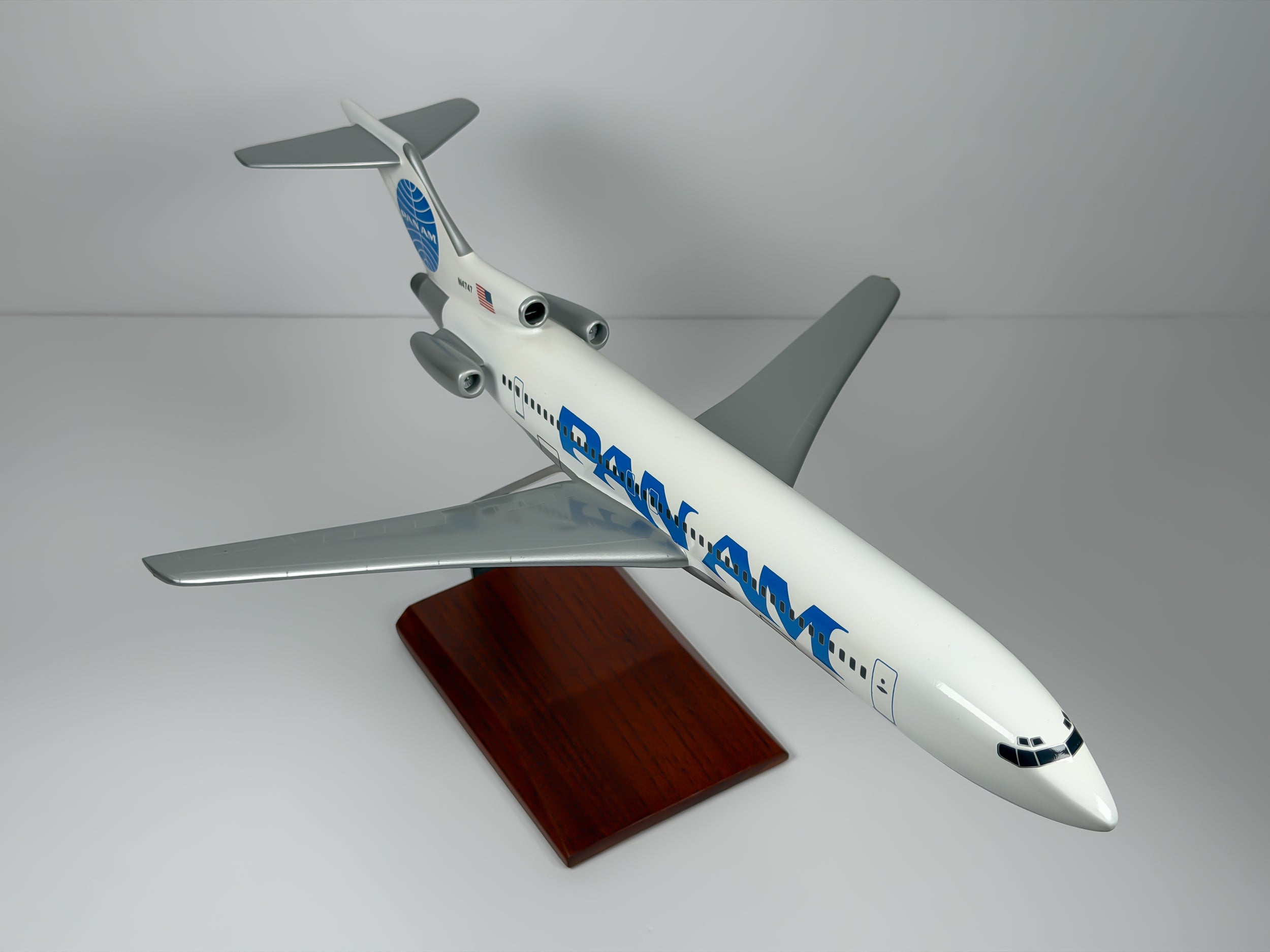 1:100 Pan American Boeing 727-200 (N4747) - Billboard | Executive Model