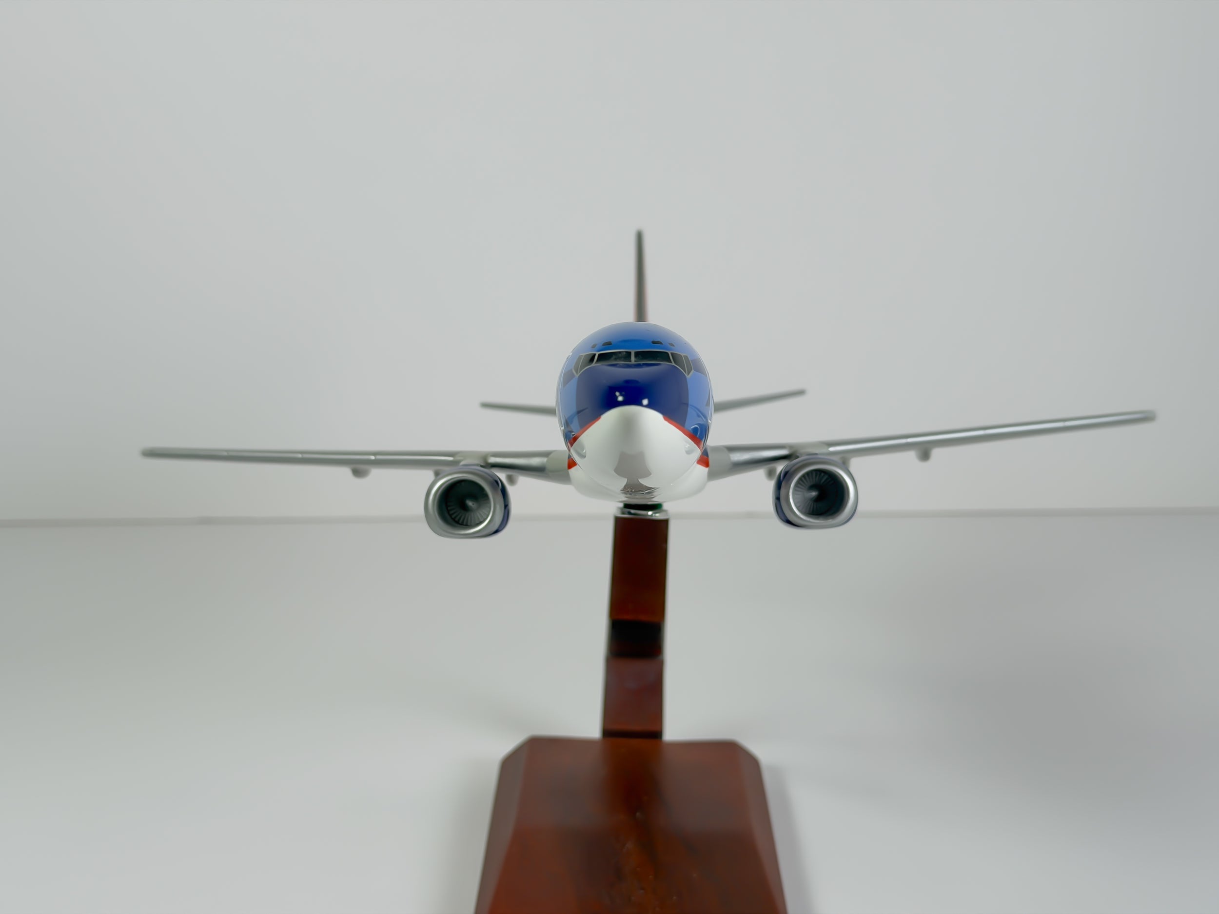 1:100 Sun Country Airlines Boeing 737-800 (N800SY) - 2001-2016 | Executive Model