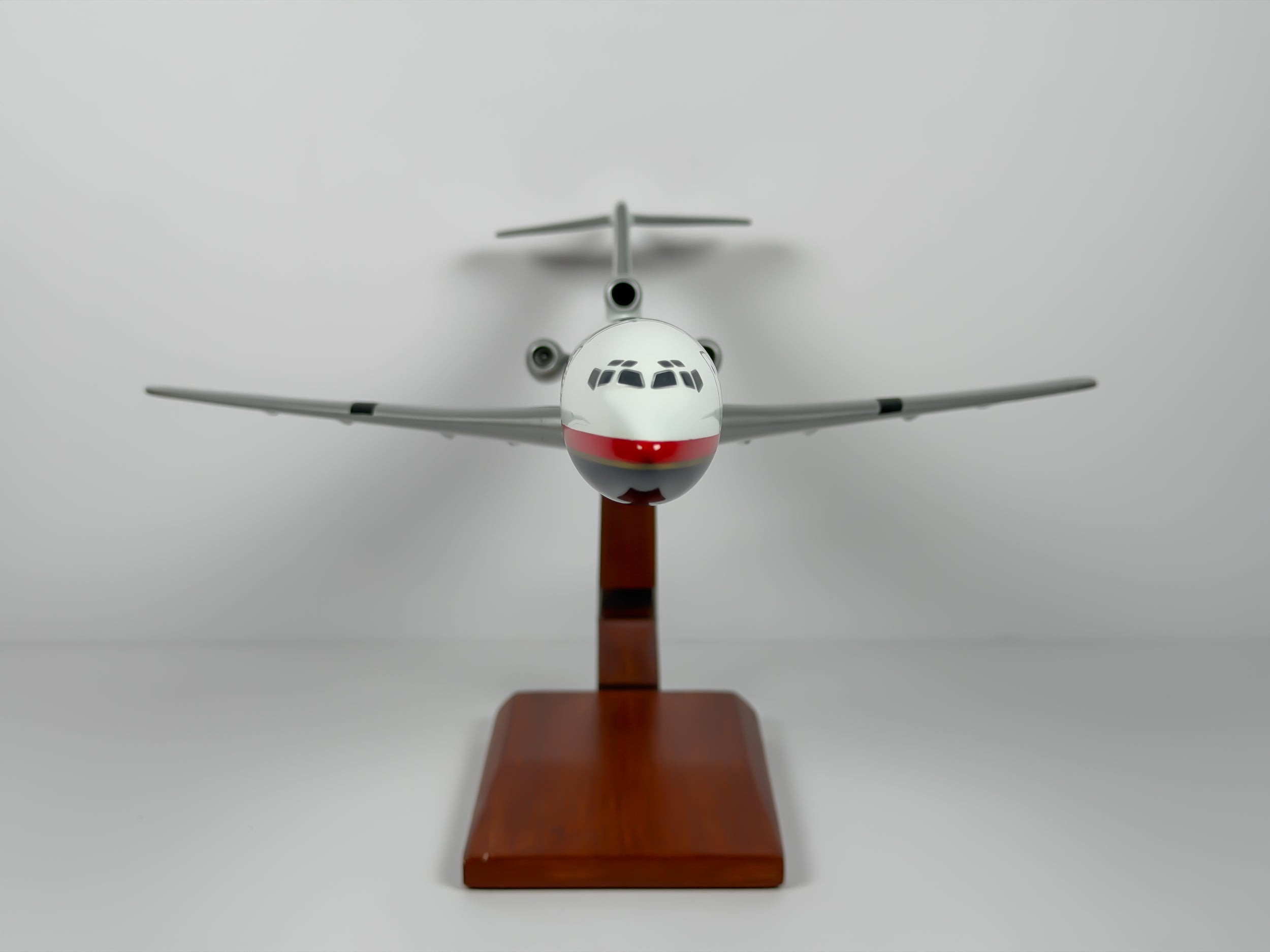 1:100 Trans World Airlines (TWA) Boeing 727-200 - Globe | Executive Model