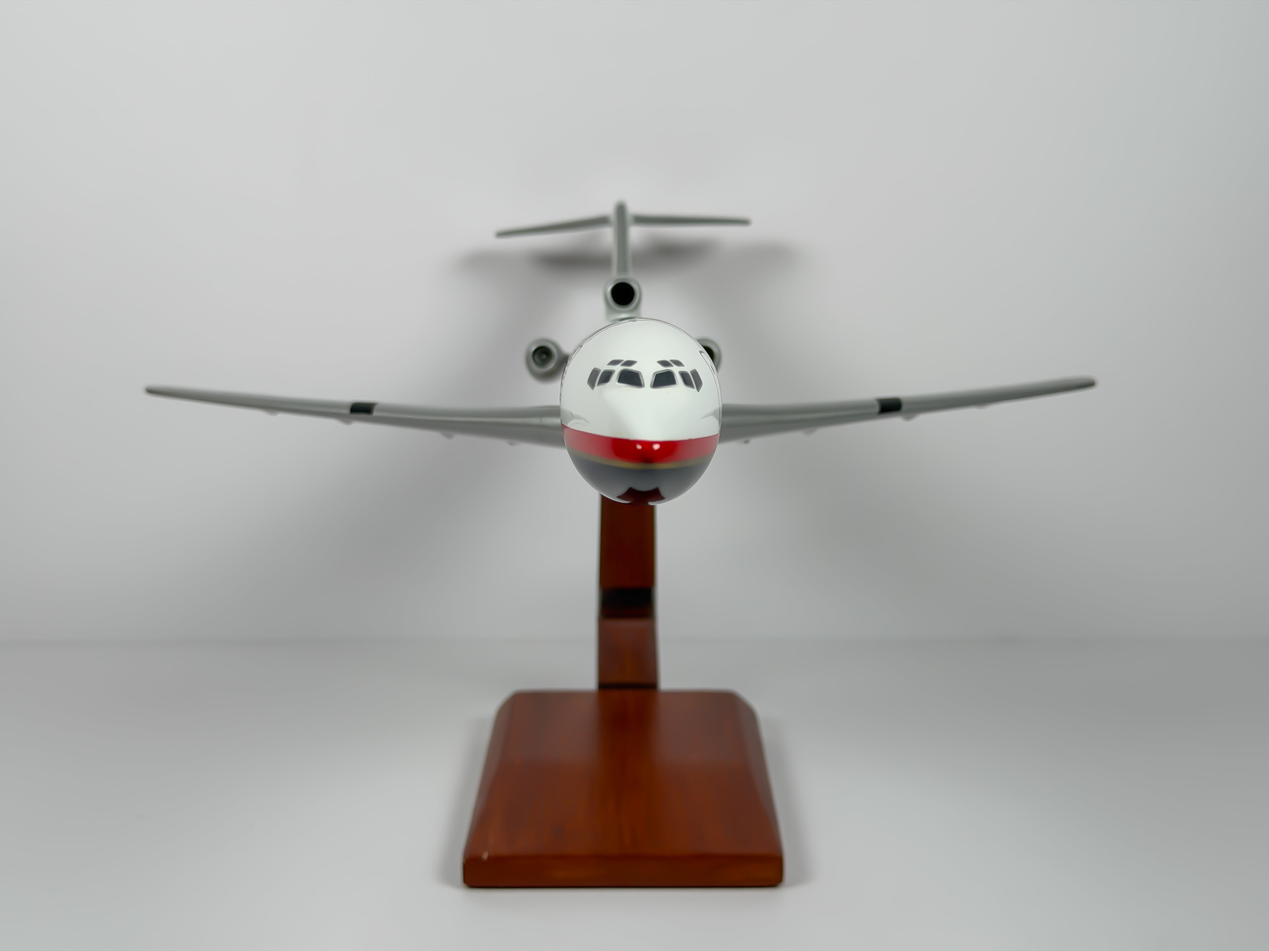 1:100 Trans World Airlines (TWA) Boeing 727-200 - Globe | Executive Model