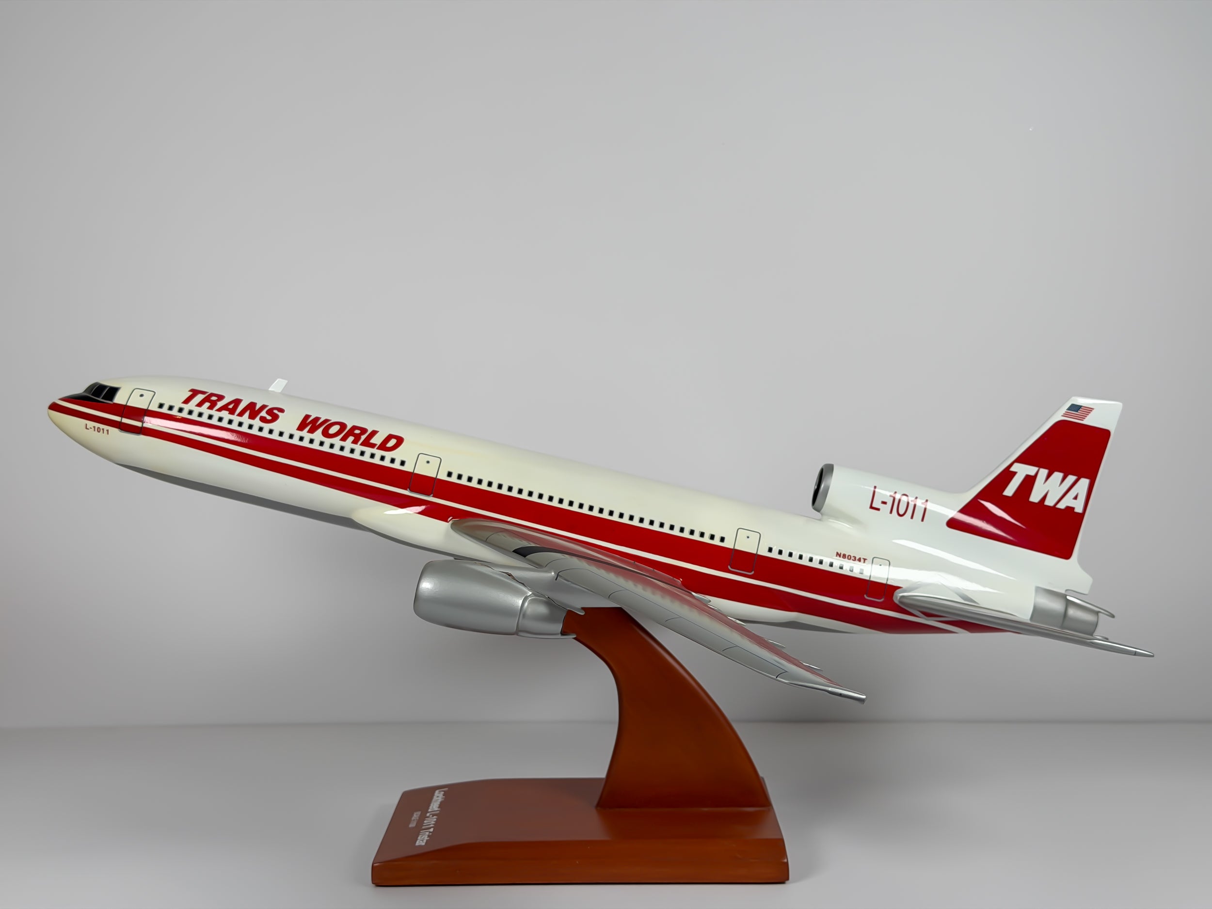 1:100 Trans World Airlines (TWA) Lockheed L-1011 (N8034T) - Dual Stripes | Executive Model