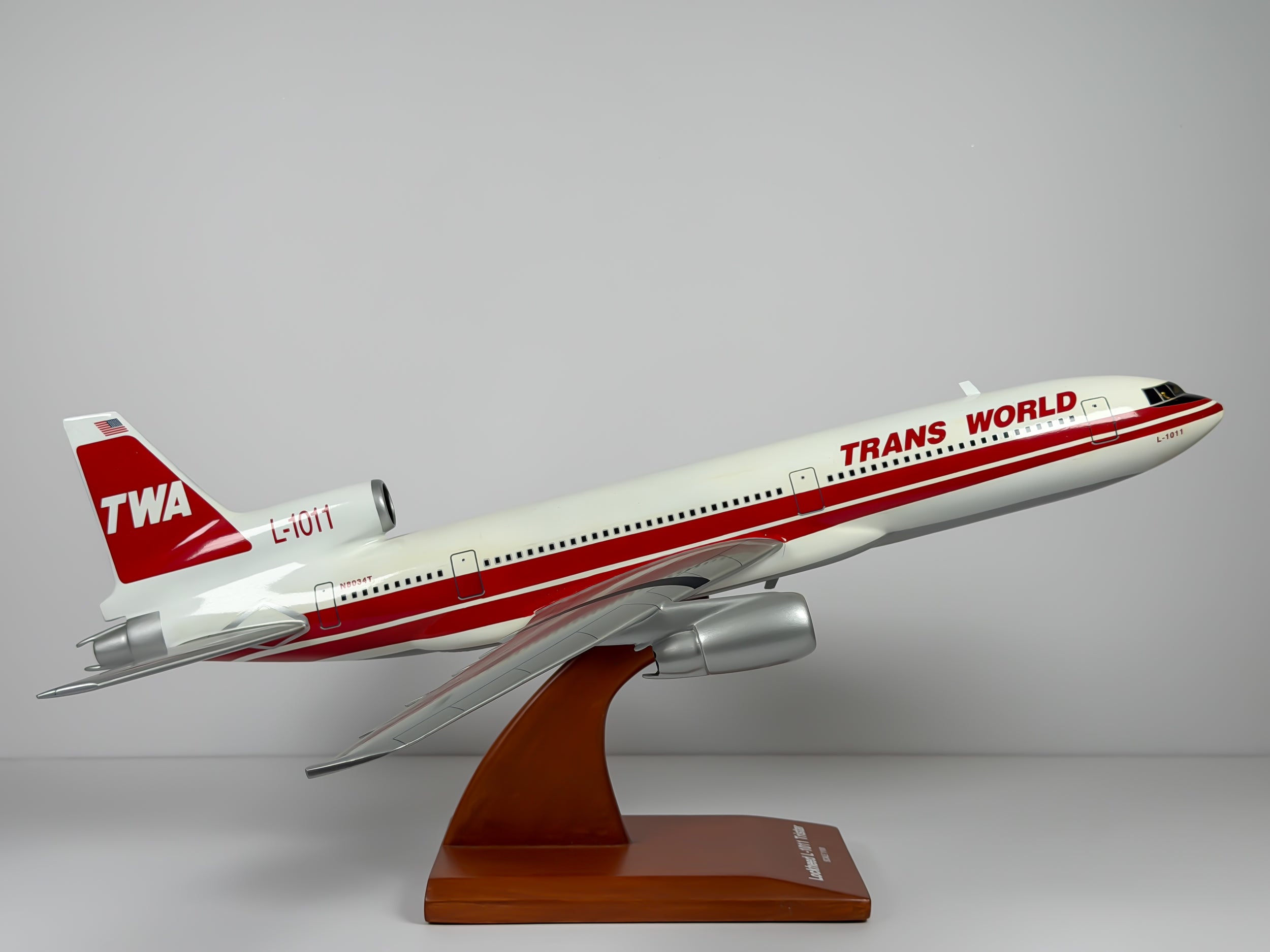 1:100 Trans World Airlines (TWA) Lockheed L-1011 (N8034T) - Dual Stripes | Executive Model