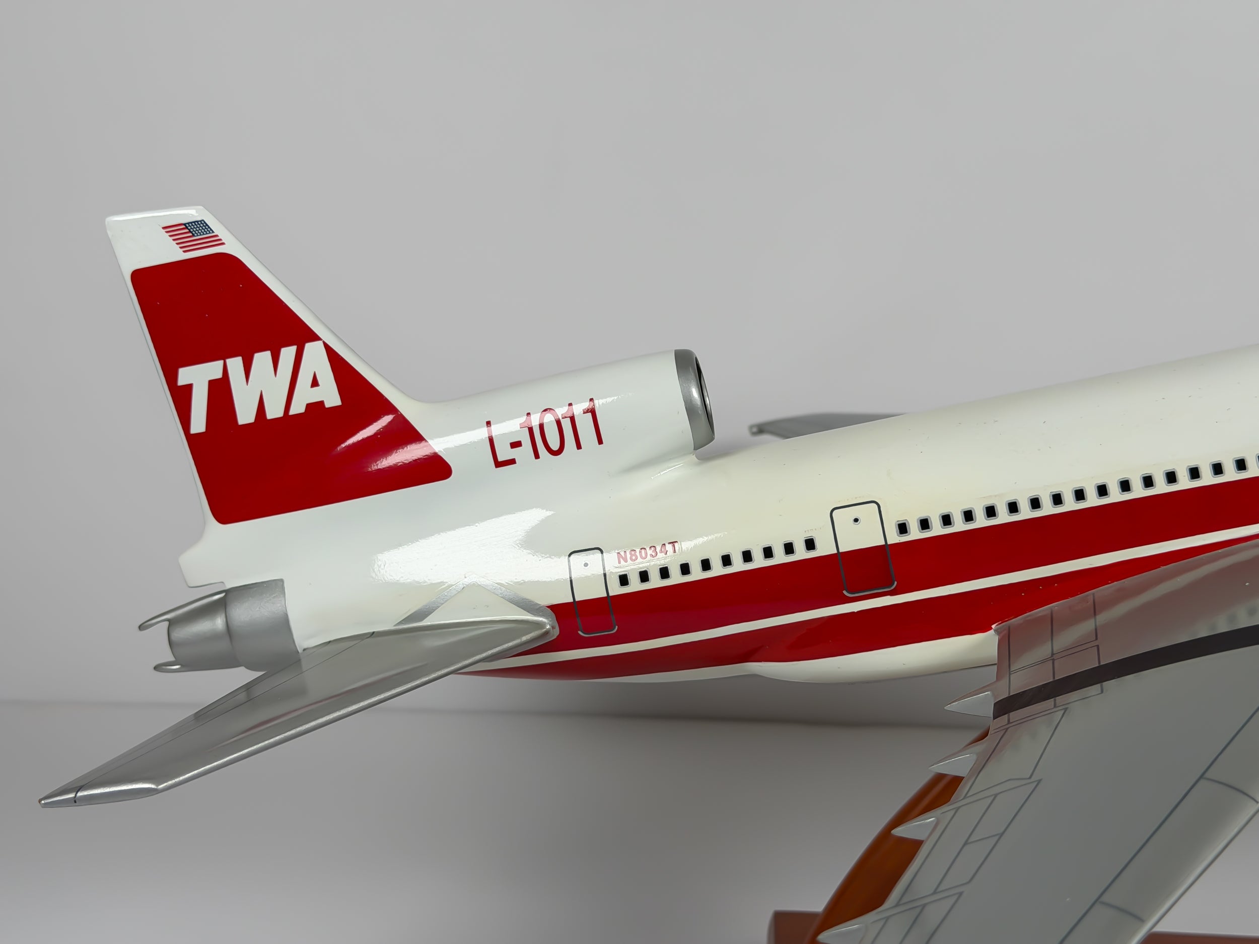 1:100 Trans World Airlines (TWA) Lockheed L-1011 (N8034T) - Dual Stripes | Executive Model