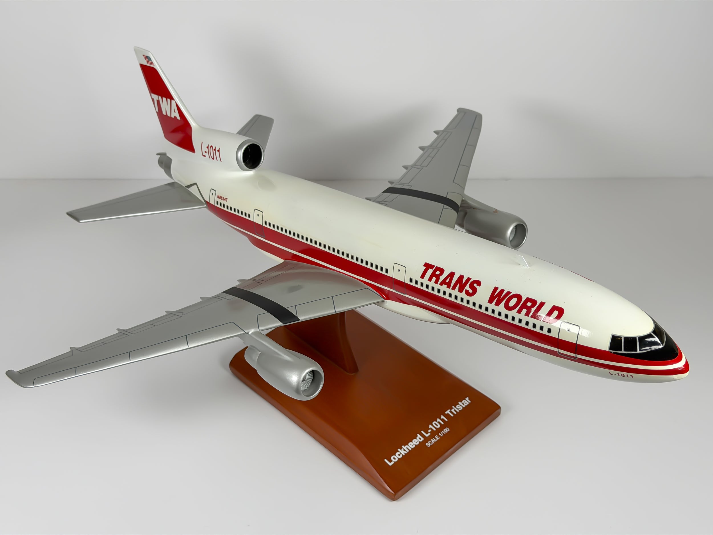 1:100 Trans World Airlines (TWA) Lockheed L-1011 (N8034T) - Dual Stripes | Executive Model