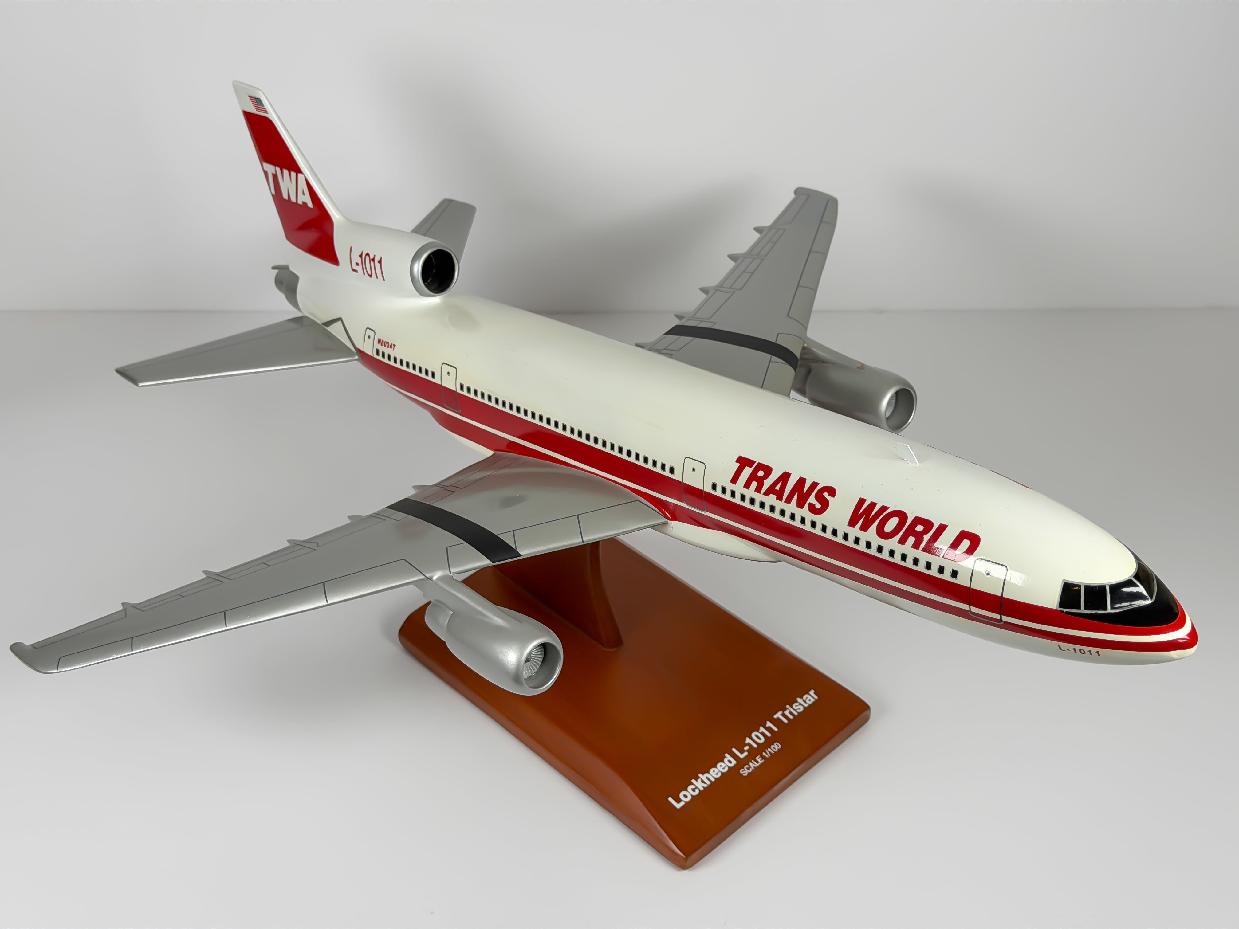 1:100 Trans World Airlines (TWA) Lockheed L-1011 (N8034T) - Dual Stripes | Executive Model
