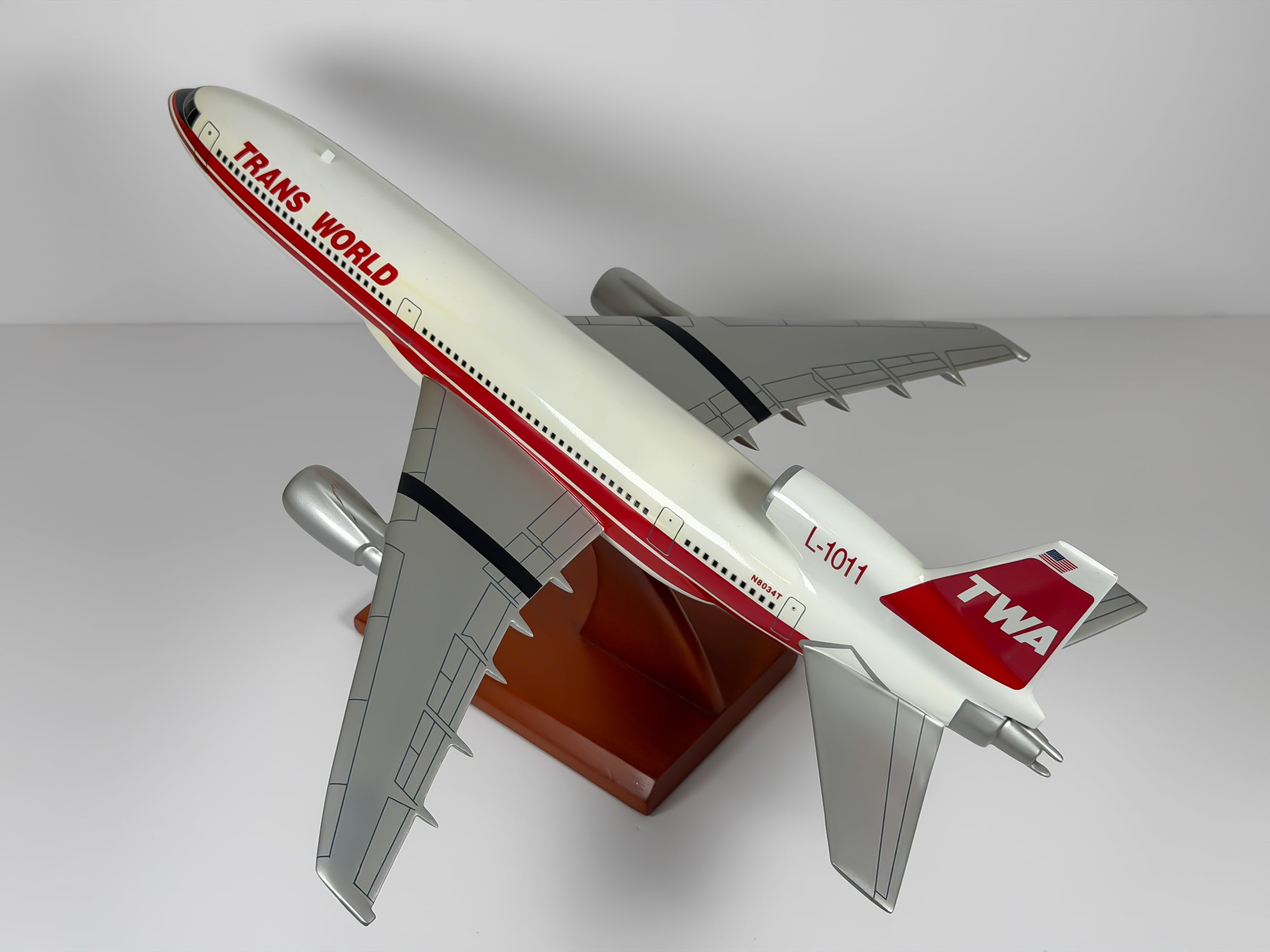 1:100 Trans World Airlines (TWA) Lockheed L-1011 (N8034T) - Dual Stripes | Executive Model