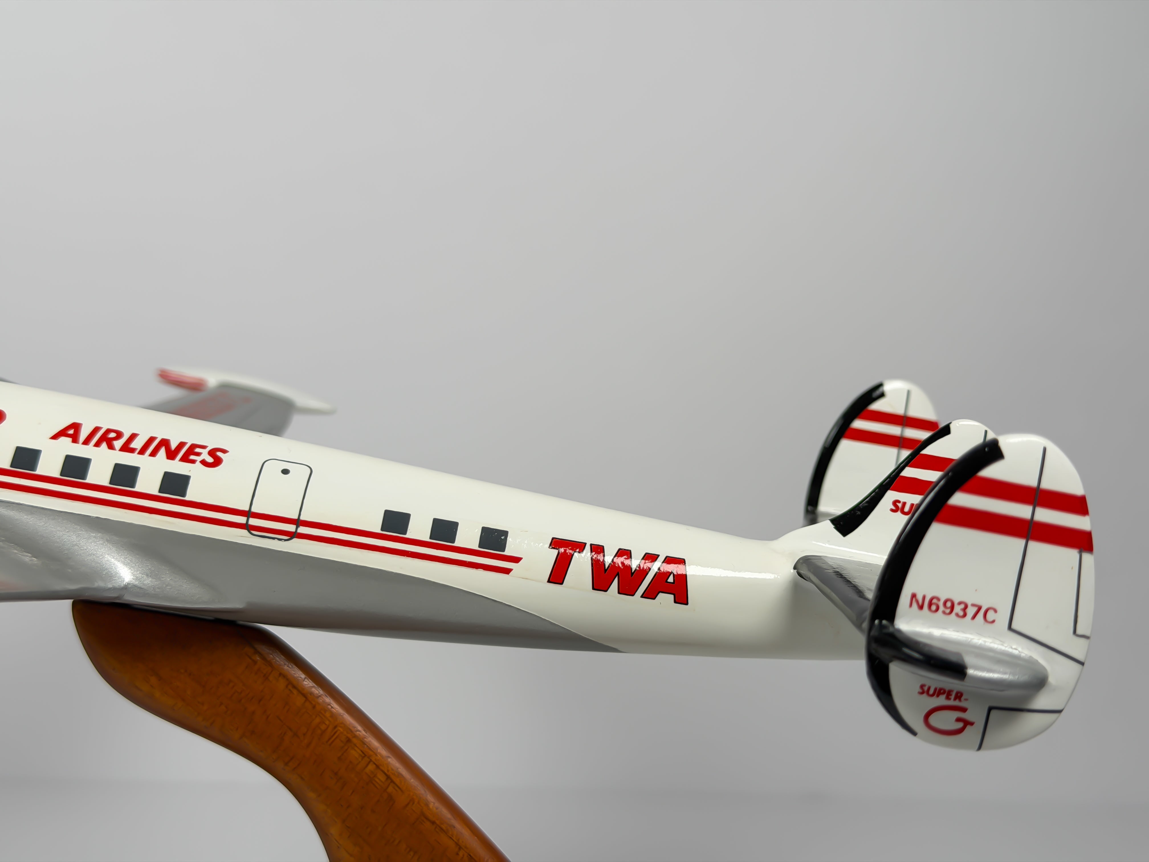 1:100 Trans World Airlines (TWA) Lockheed L-1049 (N6937C) - Dual Stripes | Executive Model