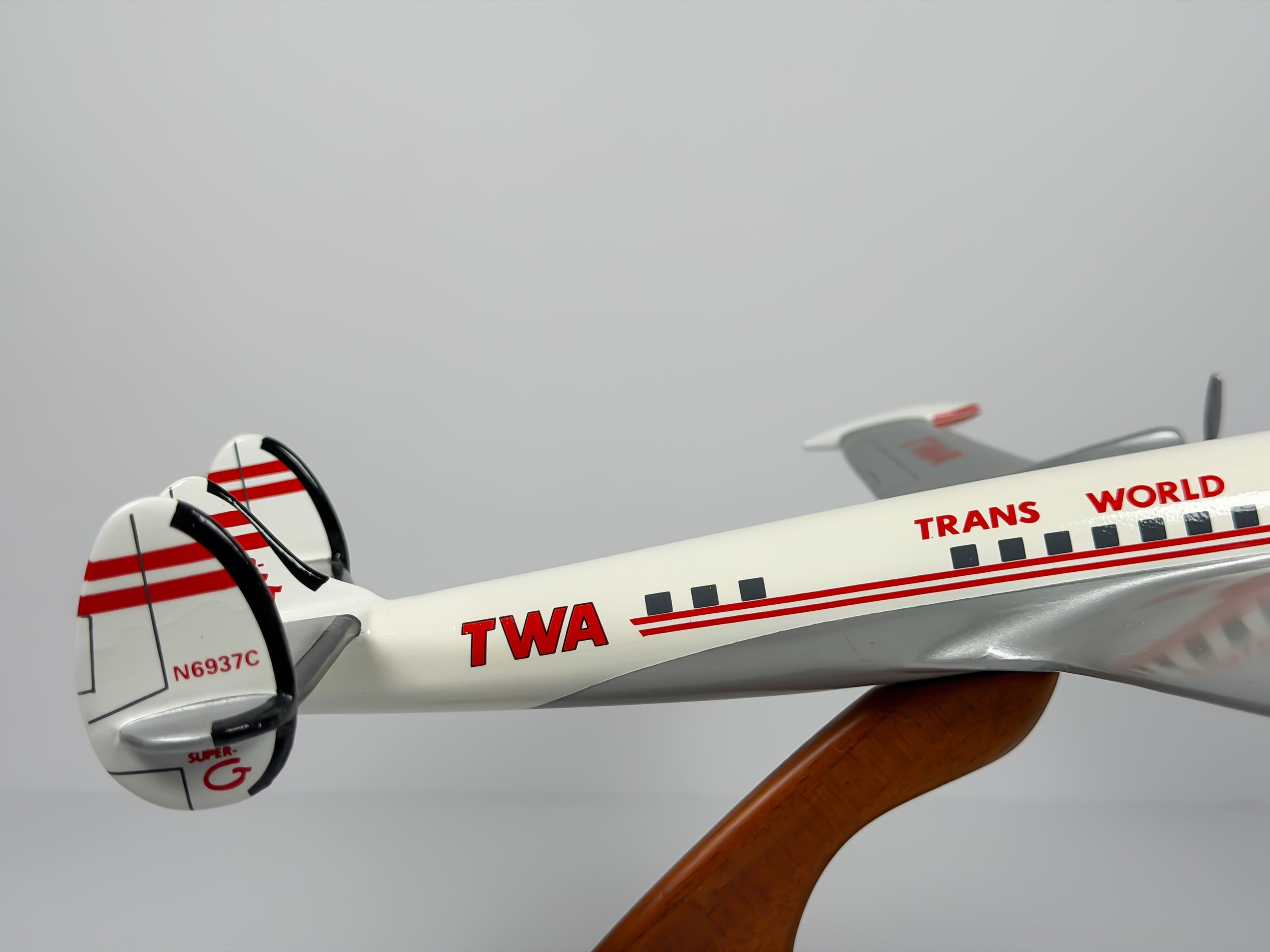 1:100 Trans World Airlines (TWA) Lockheed L-1049 (N6937C) - Dual Stripes | Executive Model