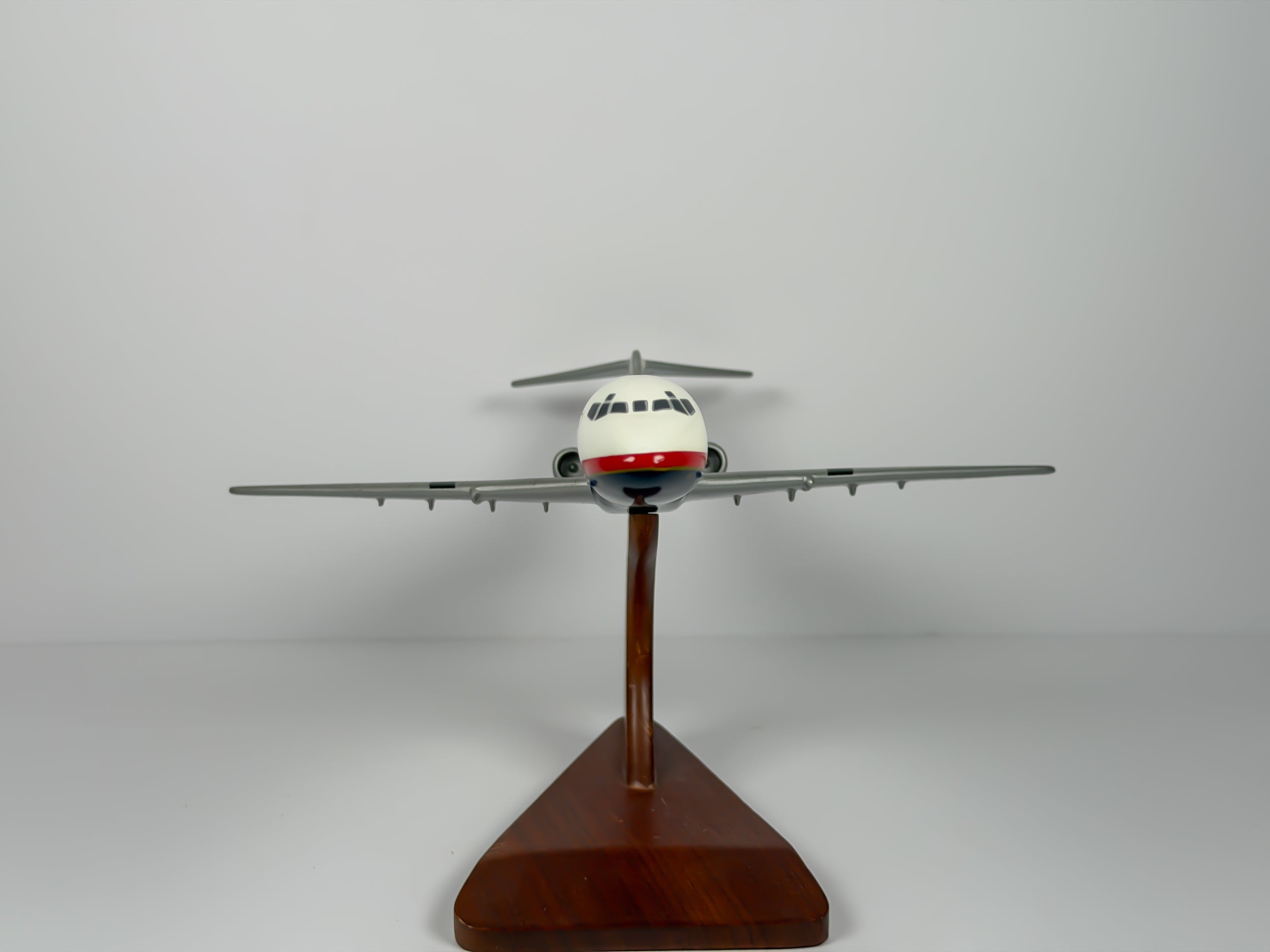 1:100 Trans World Airlines (TWA) McDonnell Douglas MD-80 (N9302B) - Globe | Executive Model
