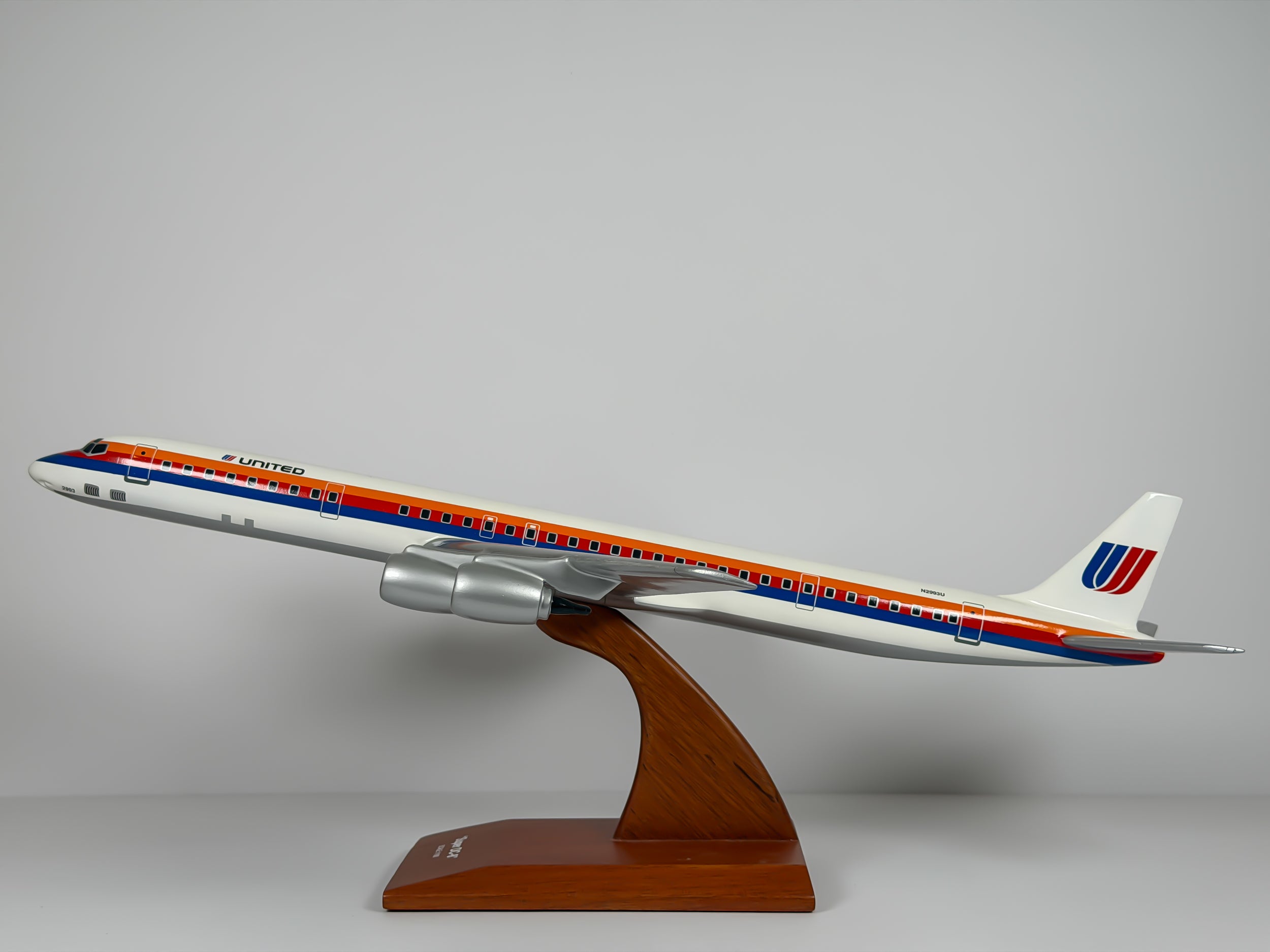 1:100 United Airlines Douglas DC-8-72 (N2993U) - Saul Bass | Executive Model