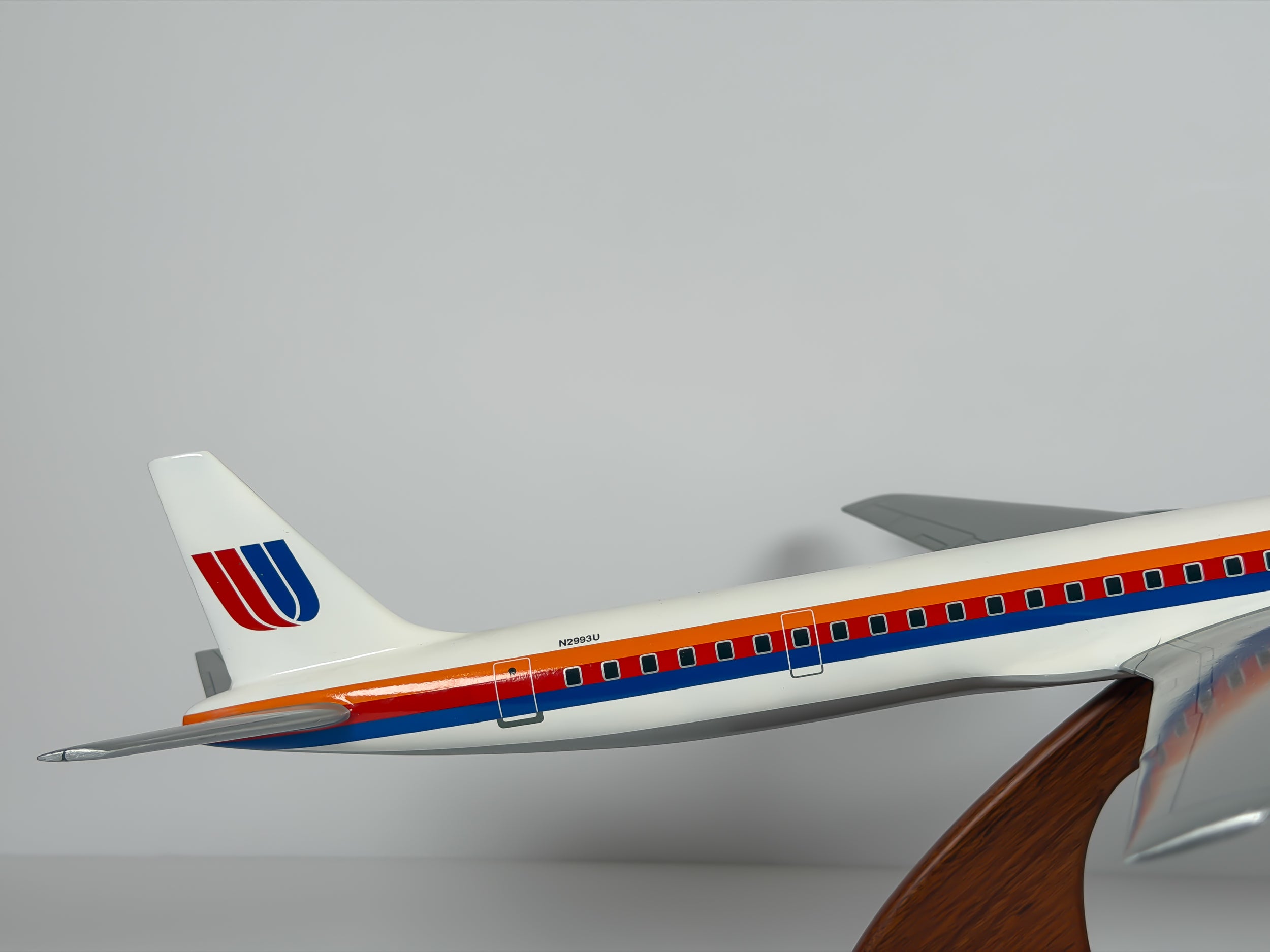 1:100 United Airlines Douglas DC-8-72 (N2993U) - Saul Bass | Executive Model