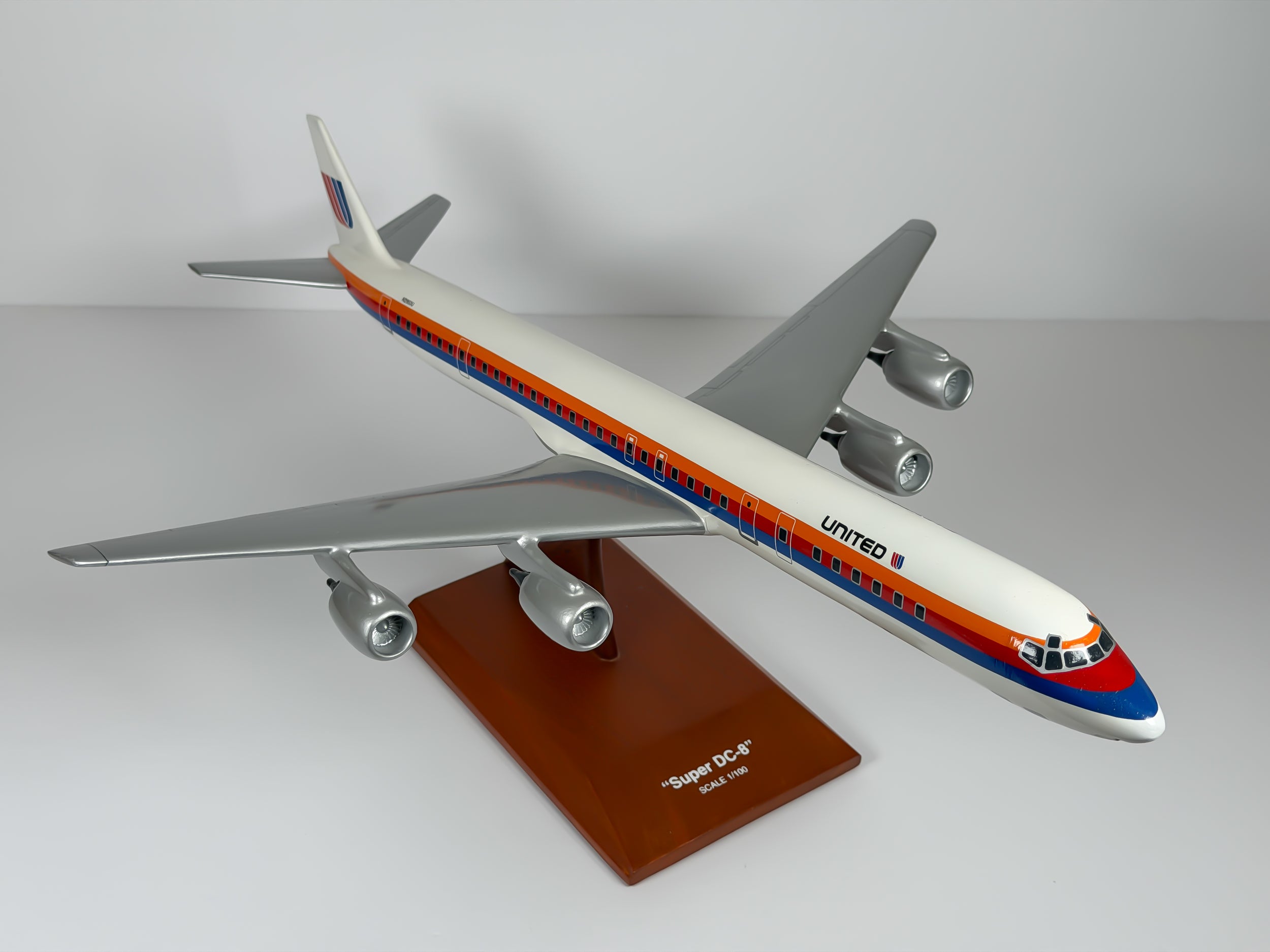 1:100 United Airlines Douglas DC-8-72 (N2993U) - Saul Bass | Executive Model