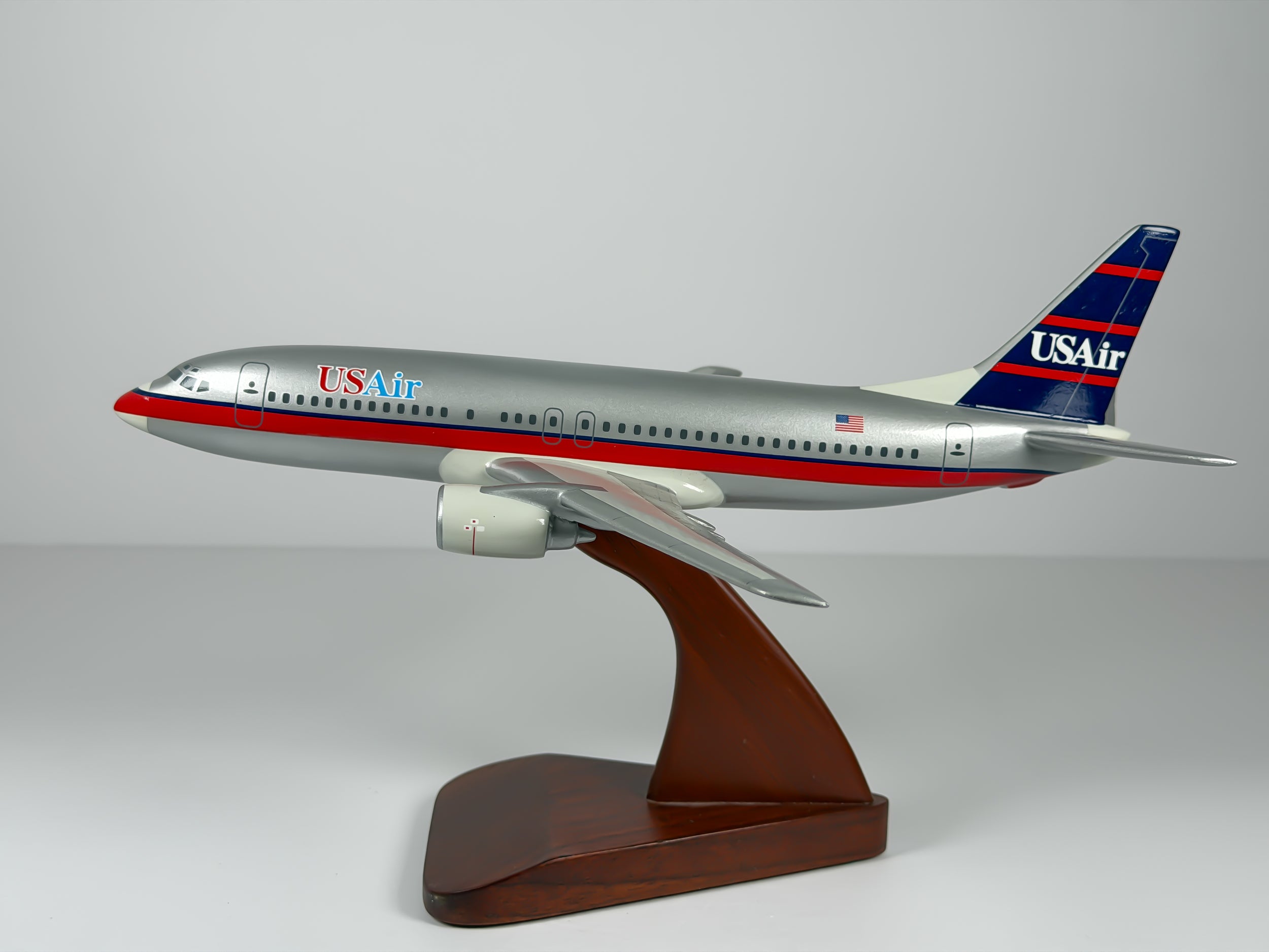 1:100 USAir Boeing 737-300 - Red/Blue | Executive Model