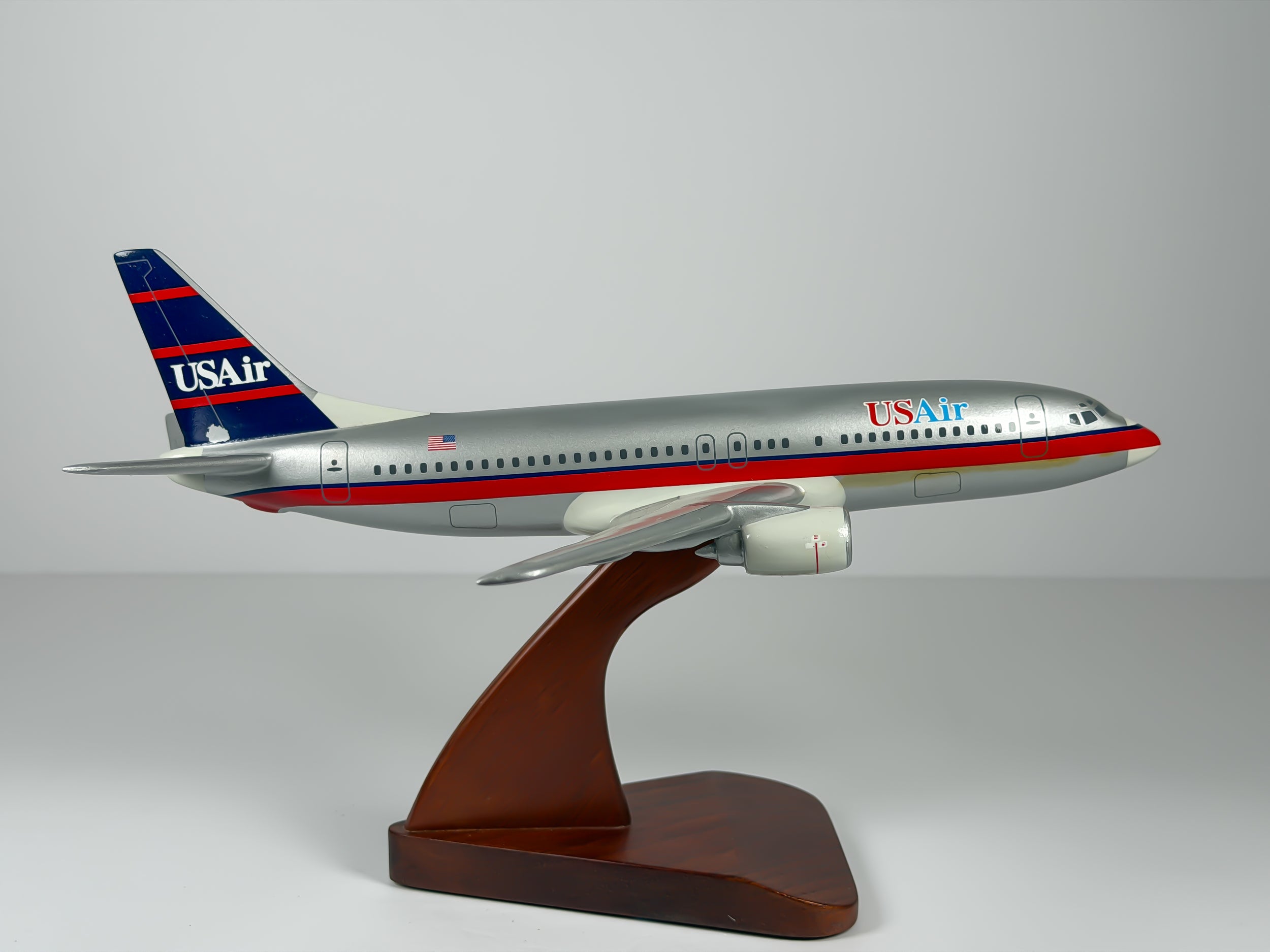 1:100 USAir Boeing 737-300 - Red/Blue | Executive Model