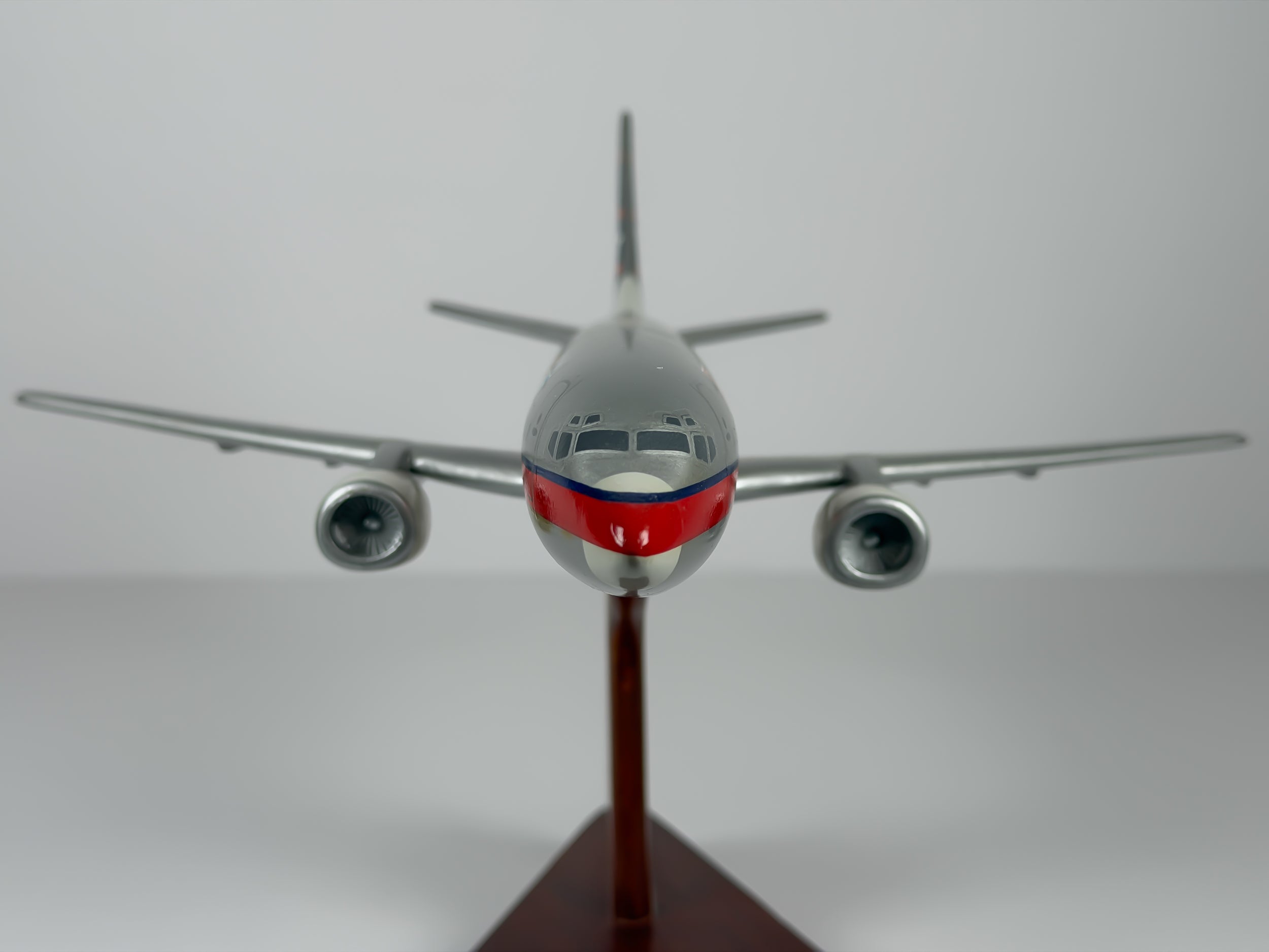 1:100 USAir Boeing 737-300 - Red/Blue | Executive Model