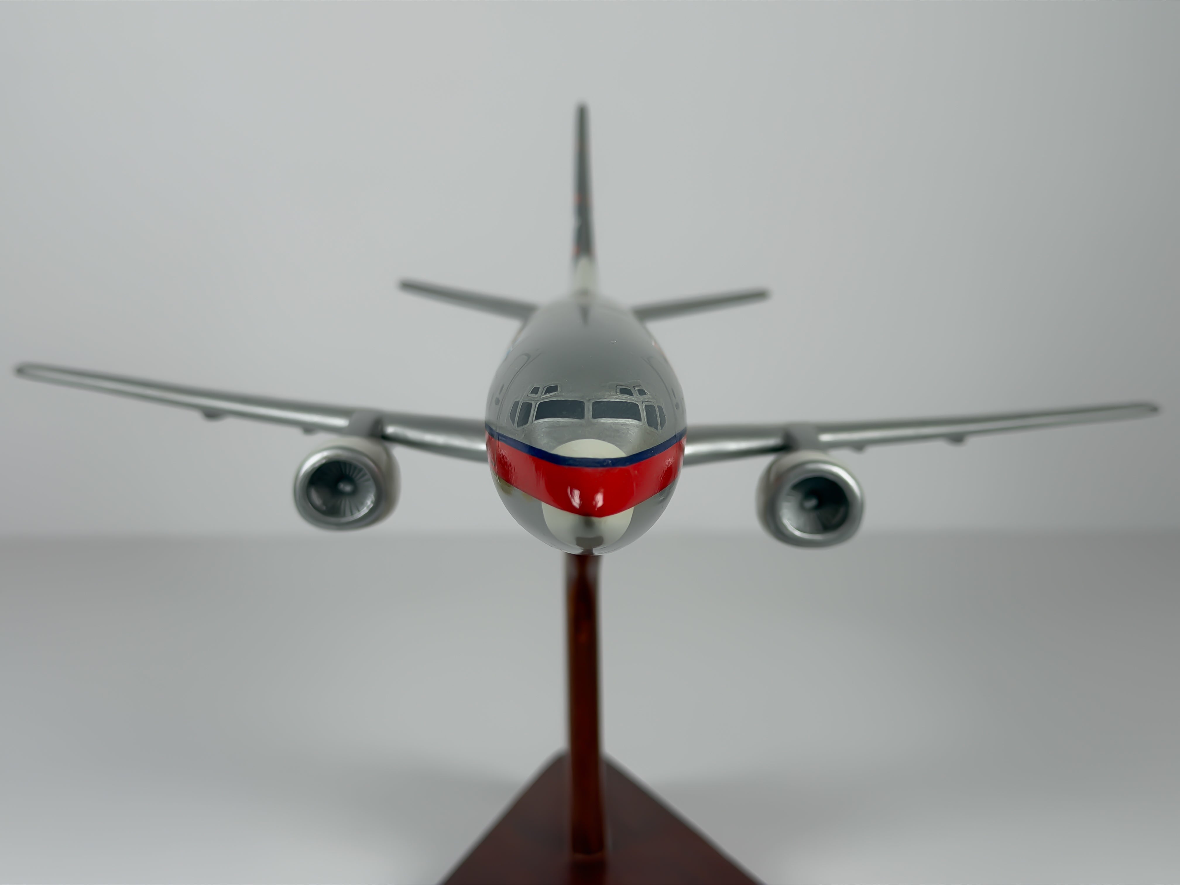 1:100 USAir Boeing 737-300 - Red/Blue | Executive Model