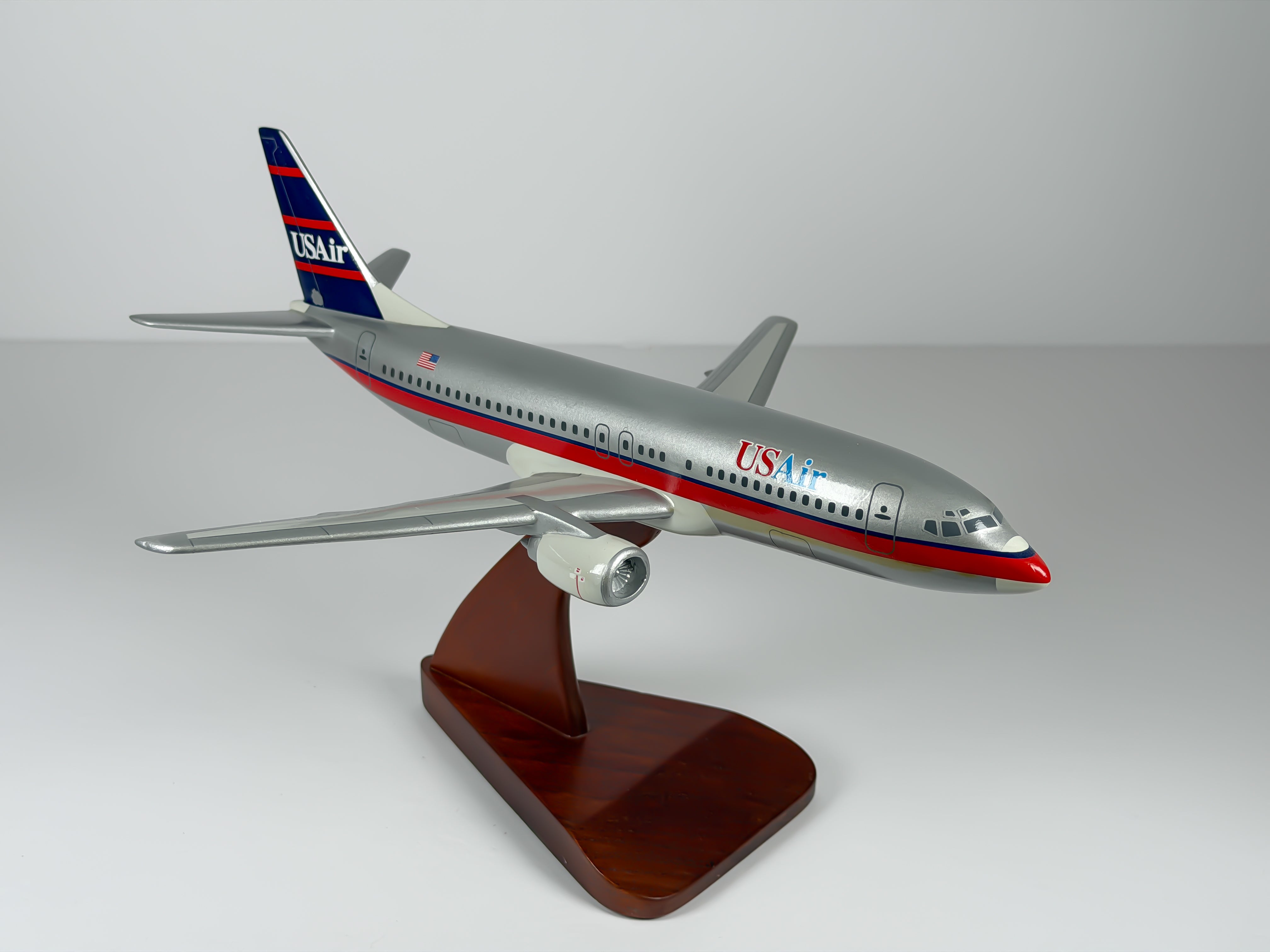 1:100 USAir Boeing 737-300 - Red/Blue | Executive Model