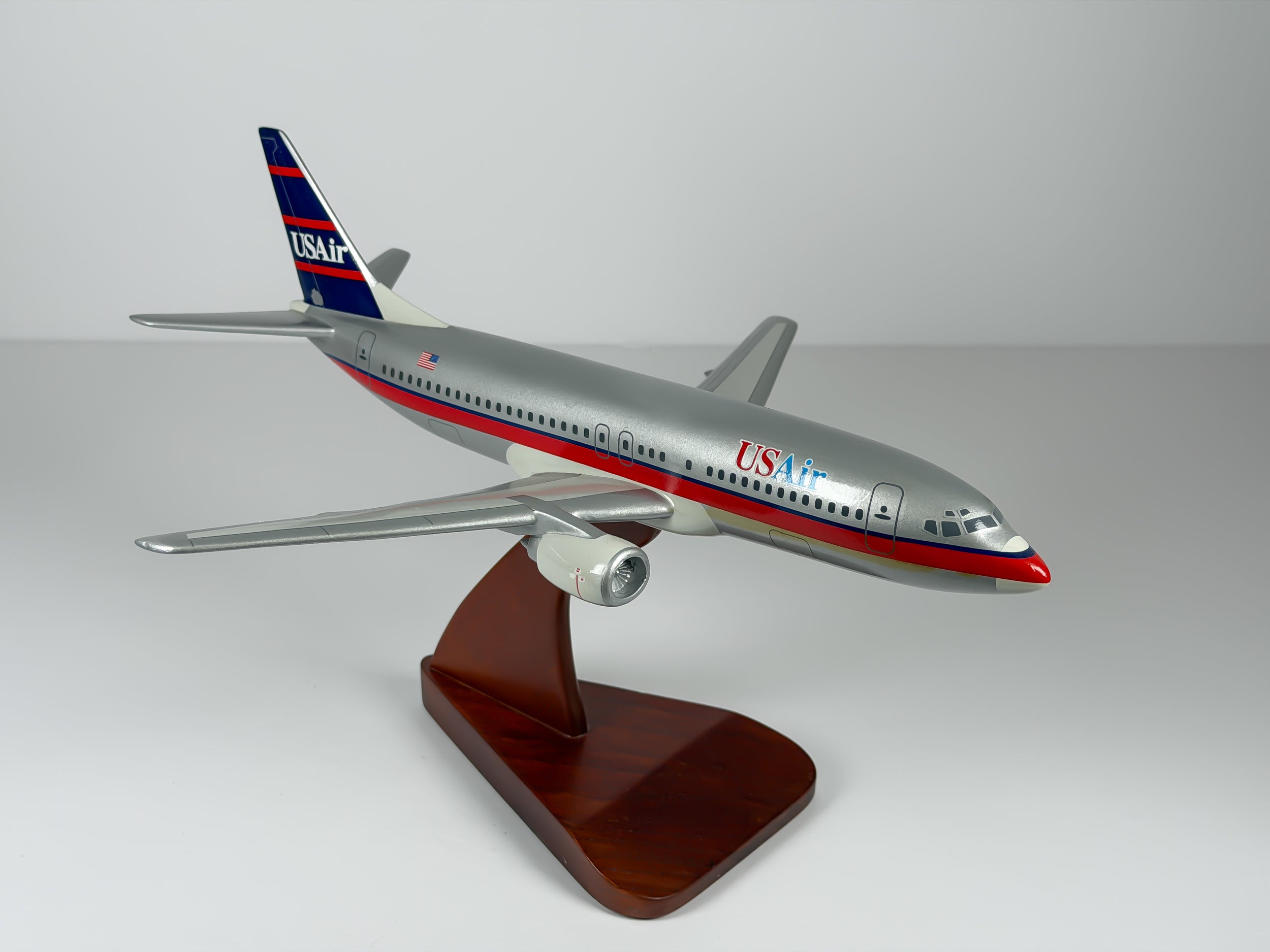 1:100 USAir Boeing 737-300 - Red/Blue | Executive Model
