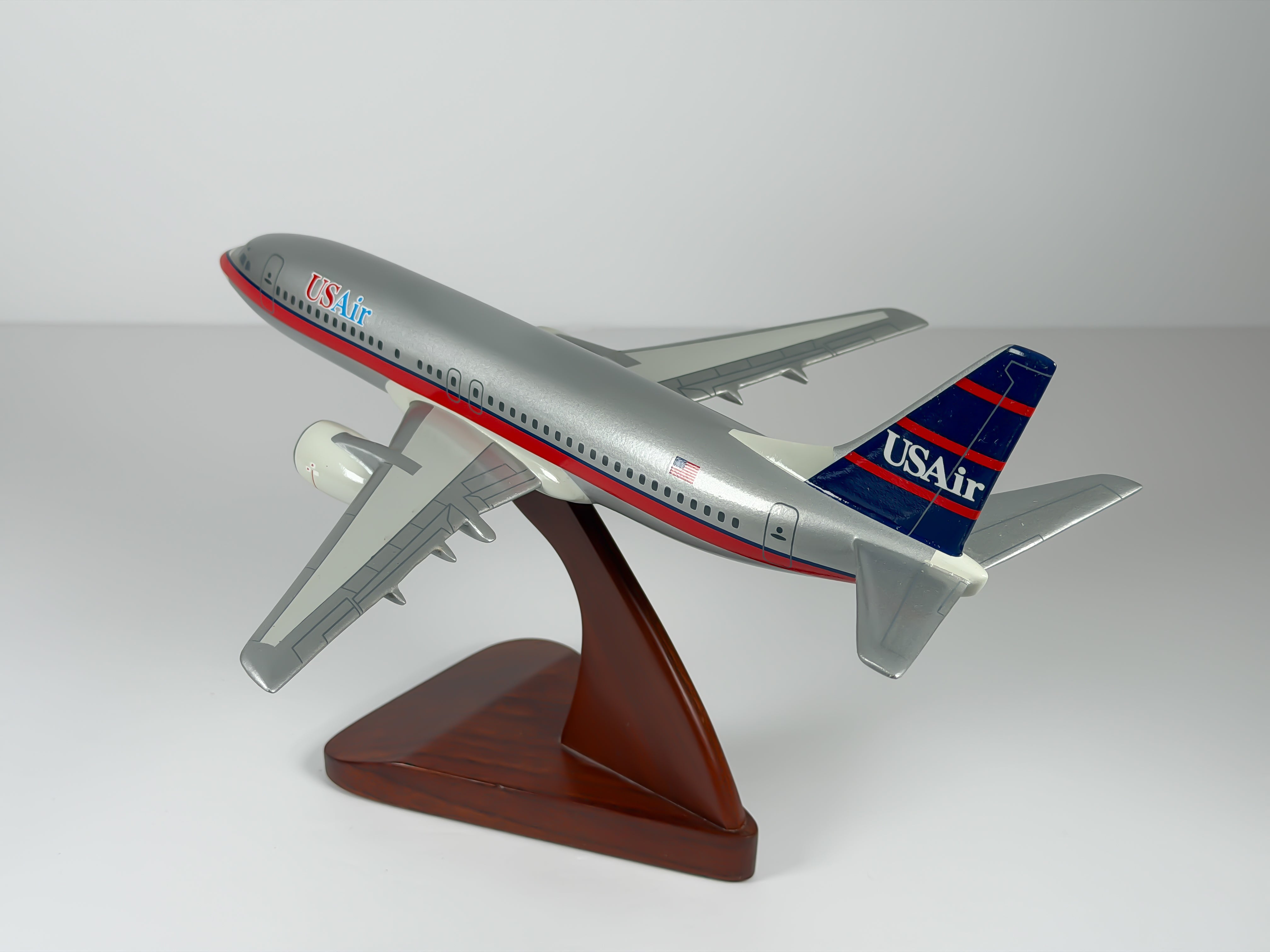 1:100 USAir Boeing 737-300 - Red/Blue | Executive Model