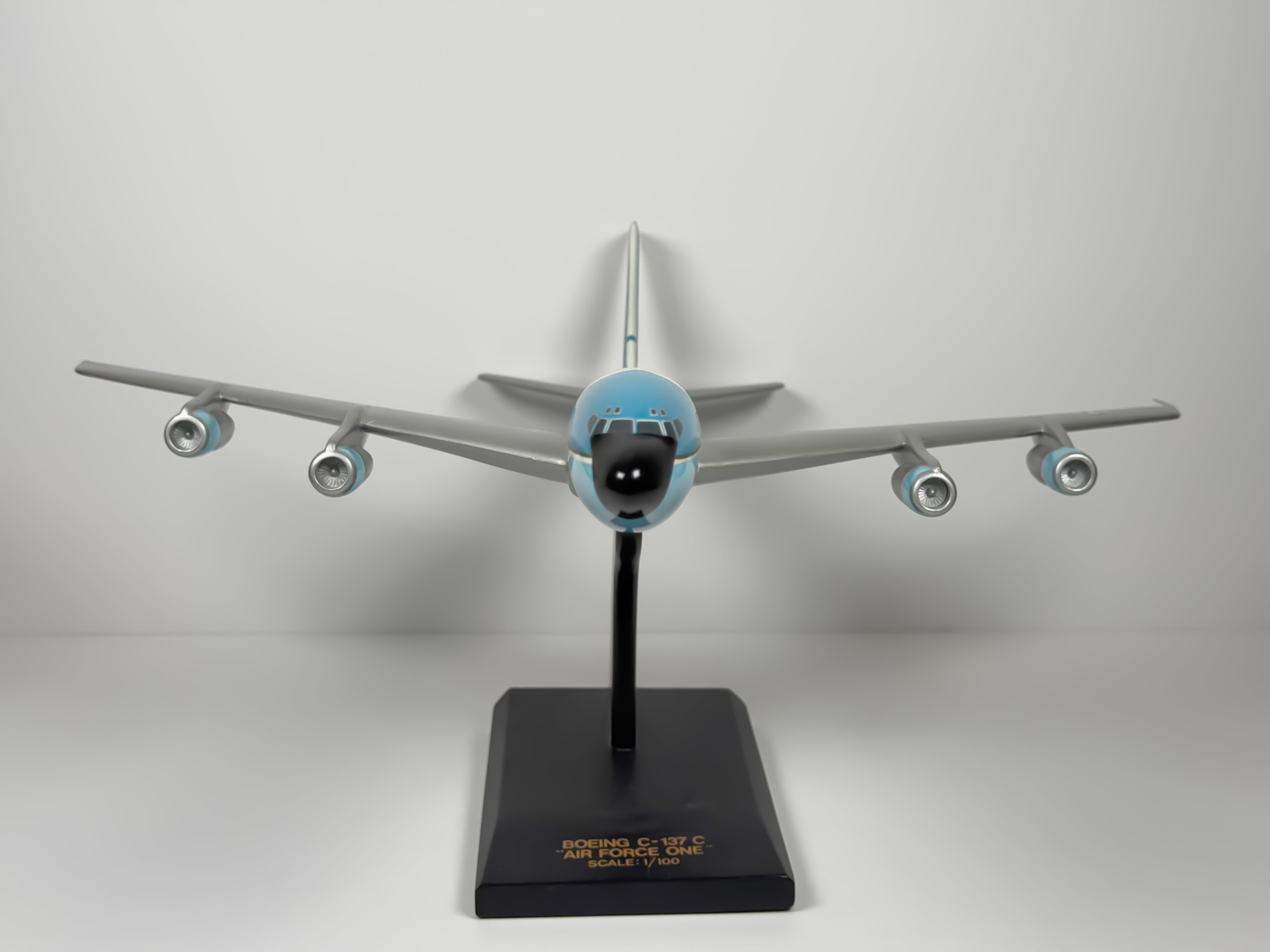1:100 U.S Air Force (USAF) Boeing 707 (VC-137) (92-6000) - Powder Blue | Executive Model