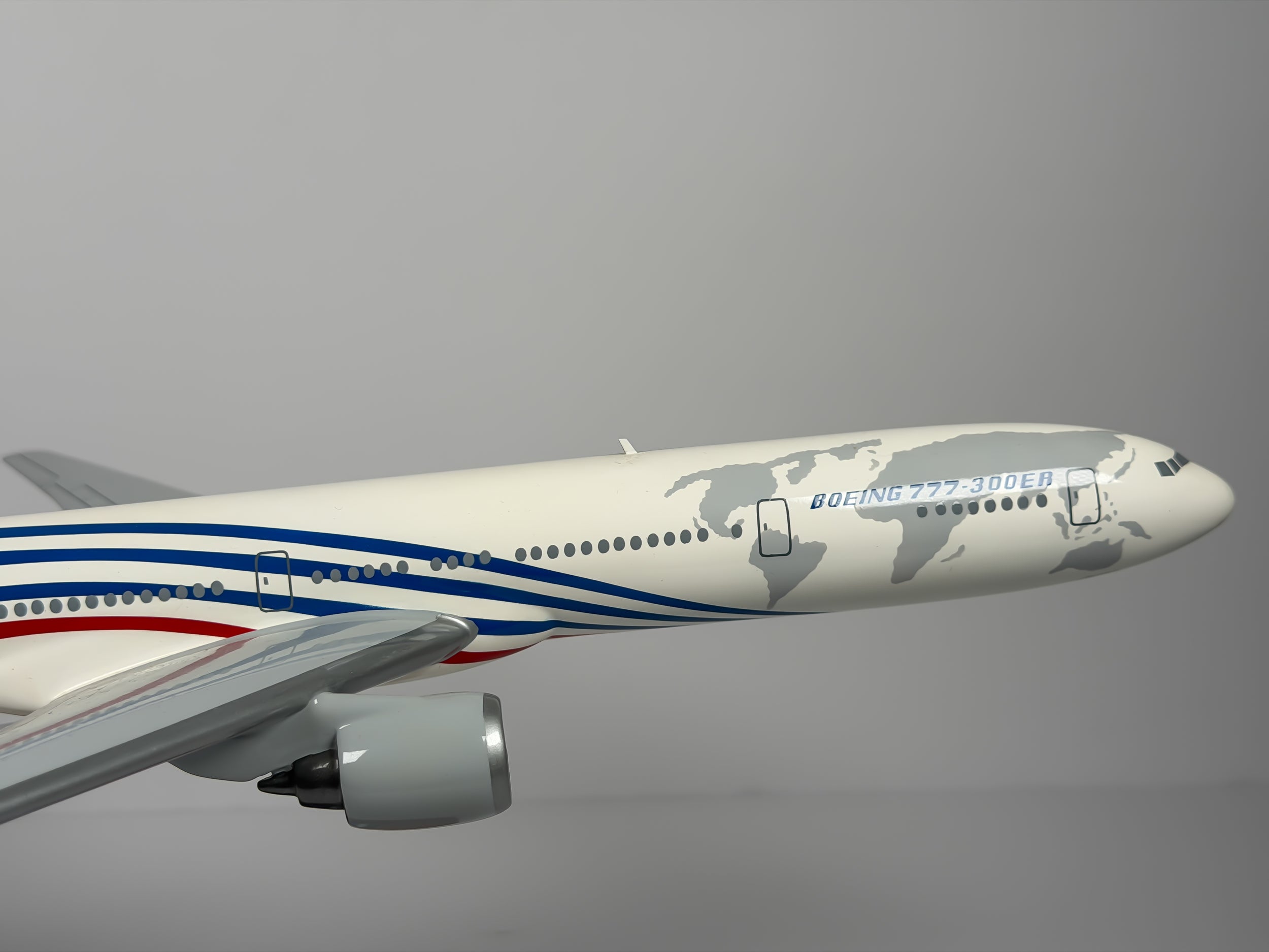 1:160 Boeing House Boeing 777-300ER - Red/Blue - Roll-out | Executive Model