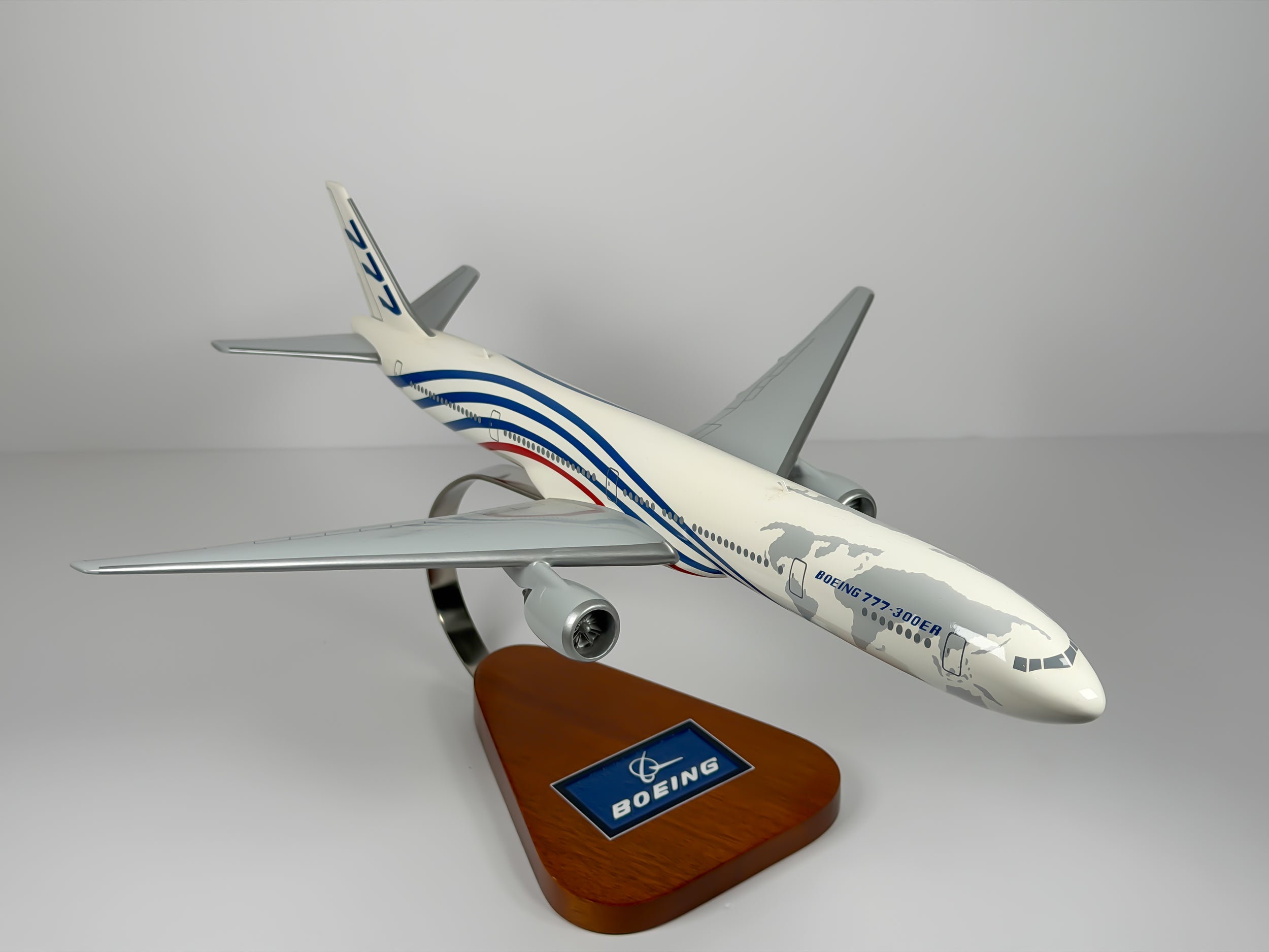 1:160 Boeing House Boeing 777-300ER - Red/Blue - Roll-out | Executive Model