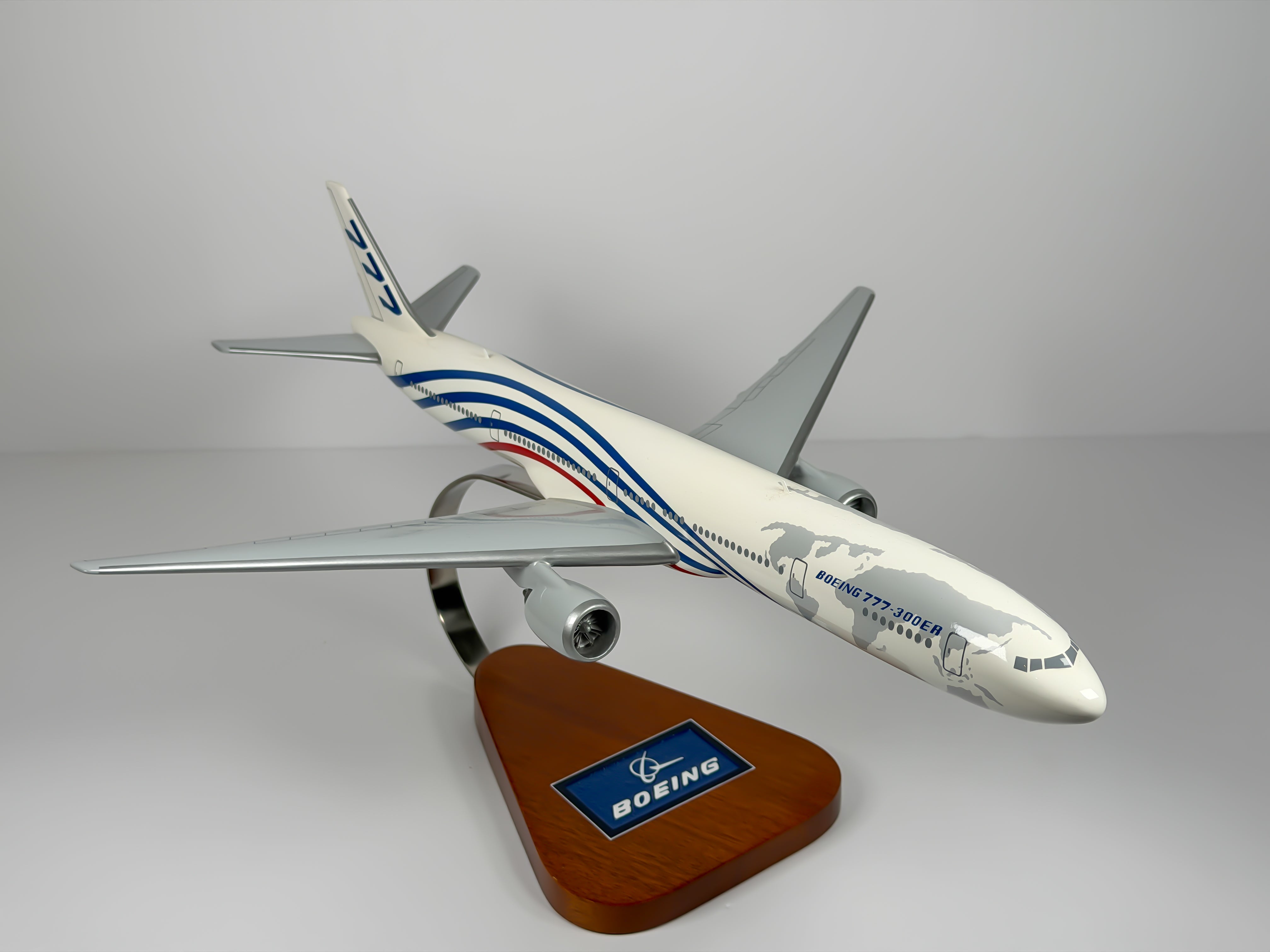 1:160 Boeing House Boeing 777-300ER - Red/Blue - Roll-out | Executive Model