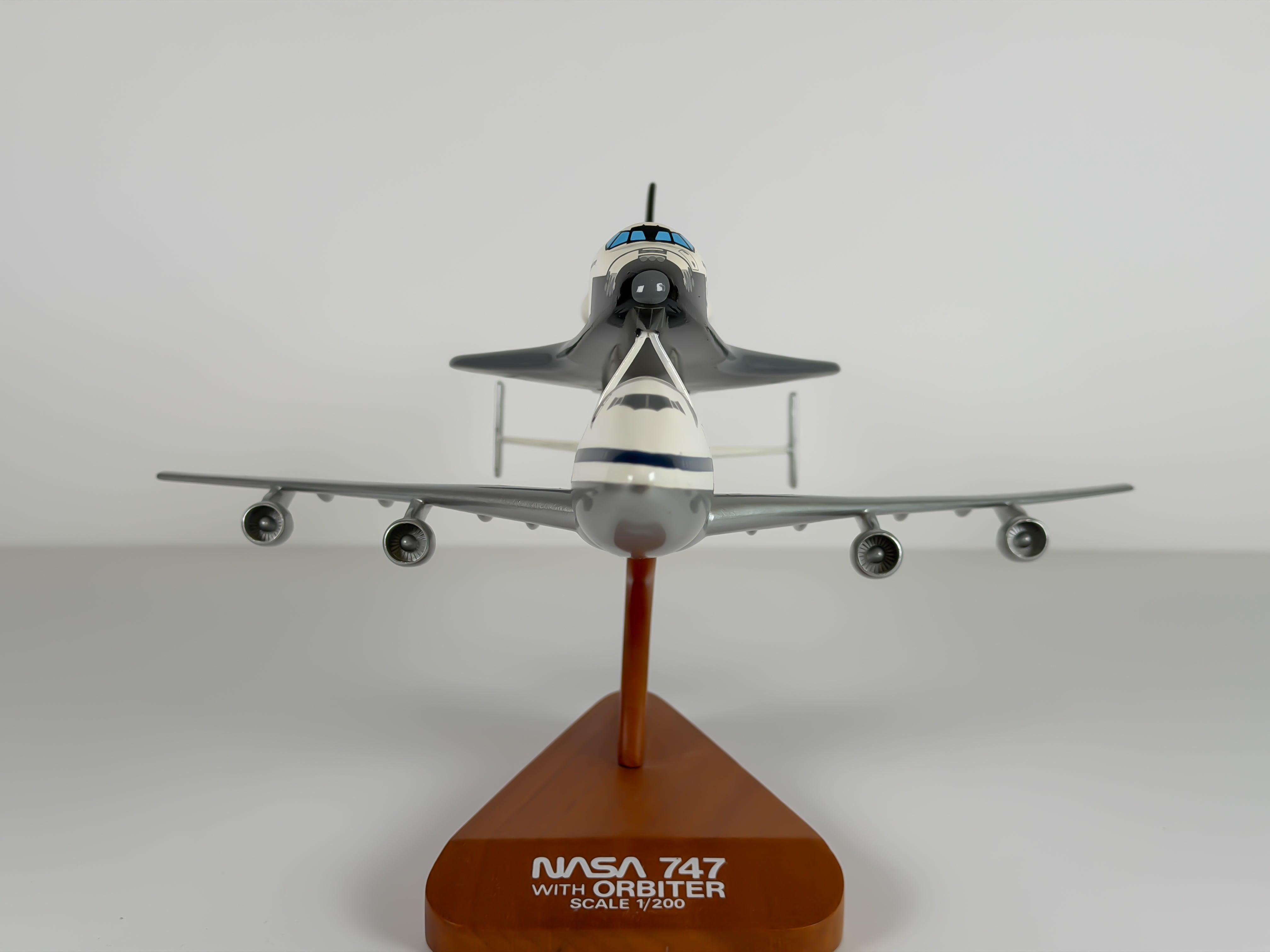 1:200 NASA Boeing 747-100 SCA (905) | Executive Model
