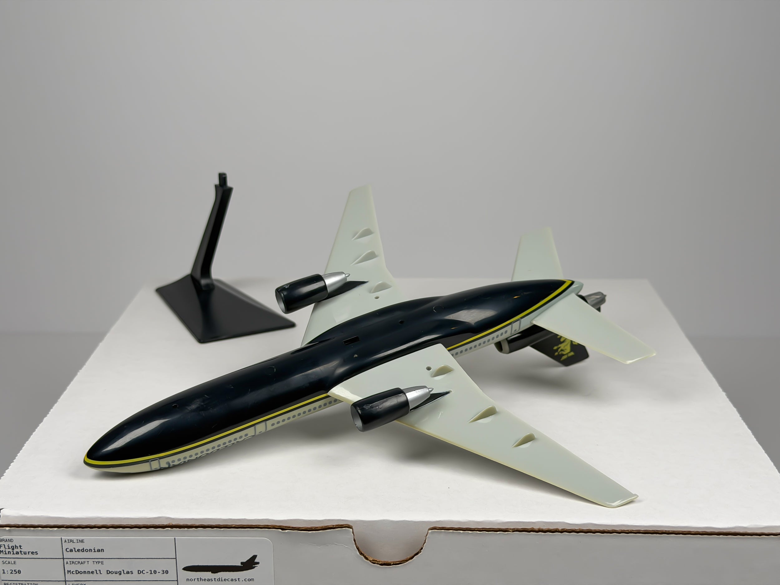 1:250 Caledonian Airways McDonnell Douglas DC-10-30 - 1988-2000 | Flight Miniatures
