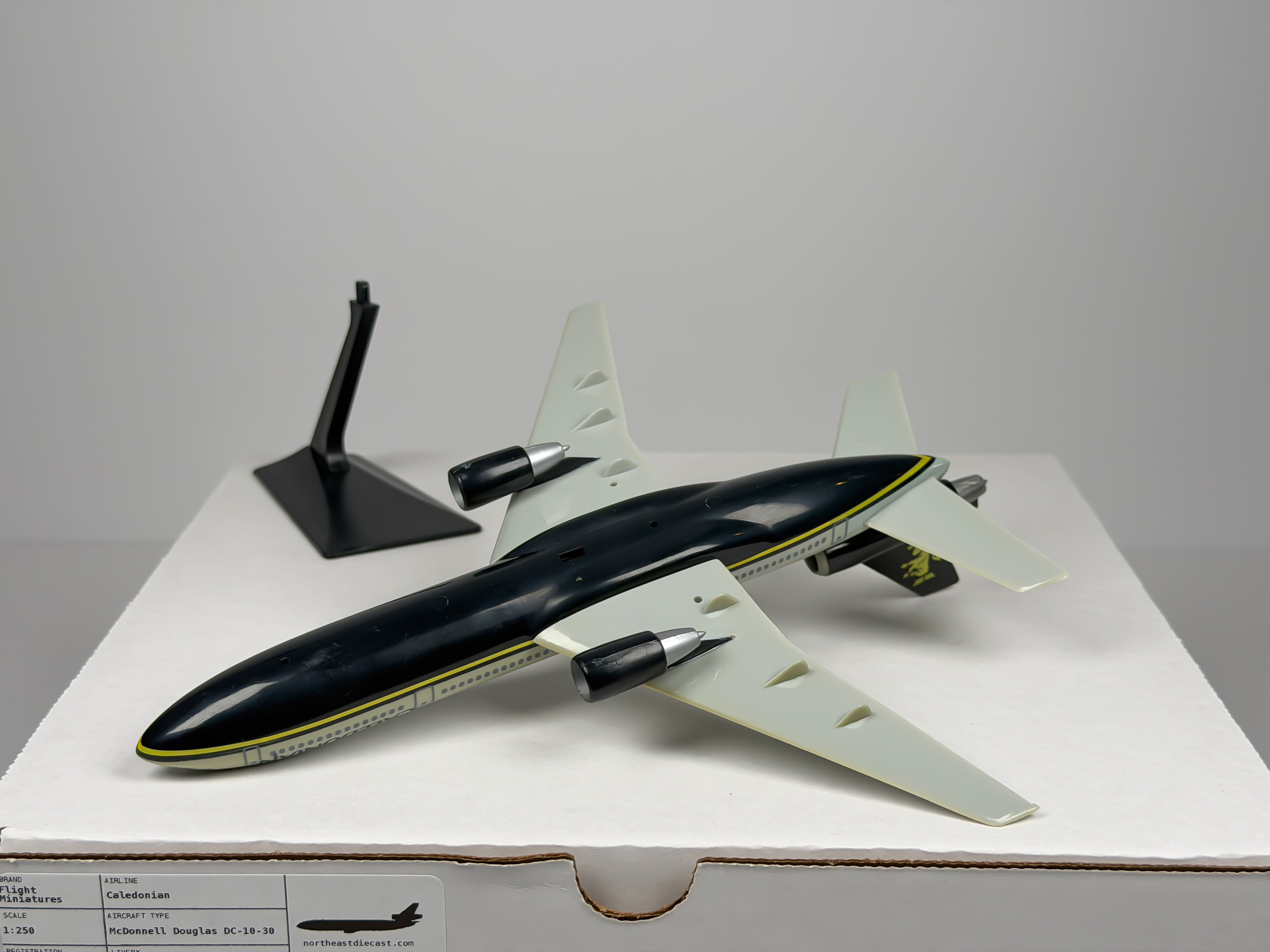 1:250 Caledonian Airways McDonnell Douglas DC-10-30 - 1988-2000 | Flight Miniatures