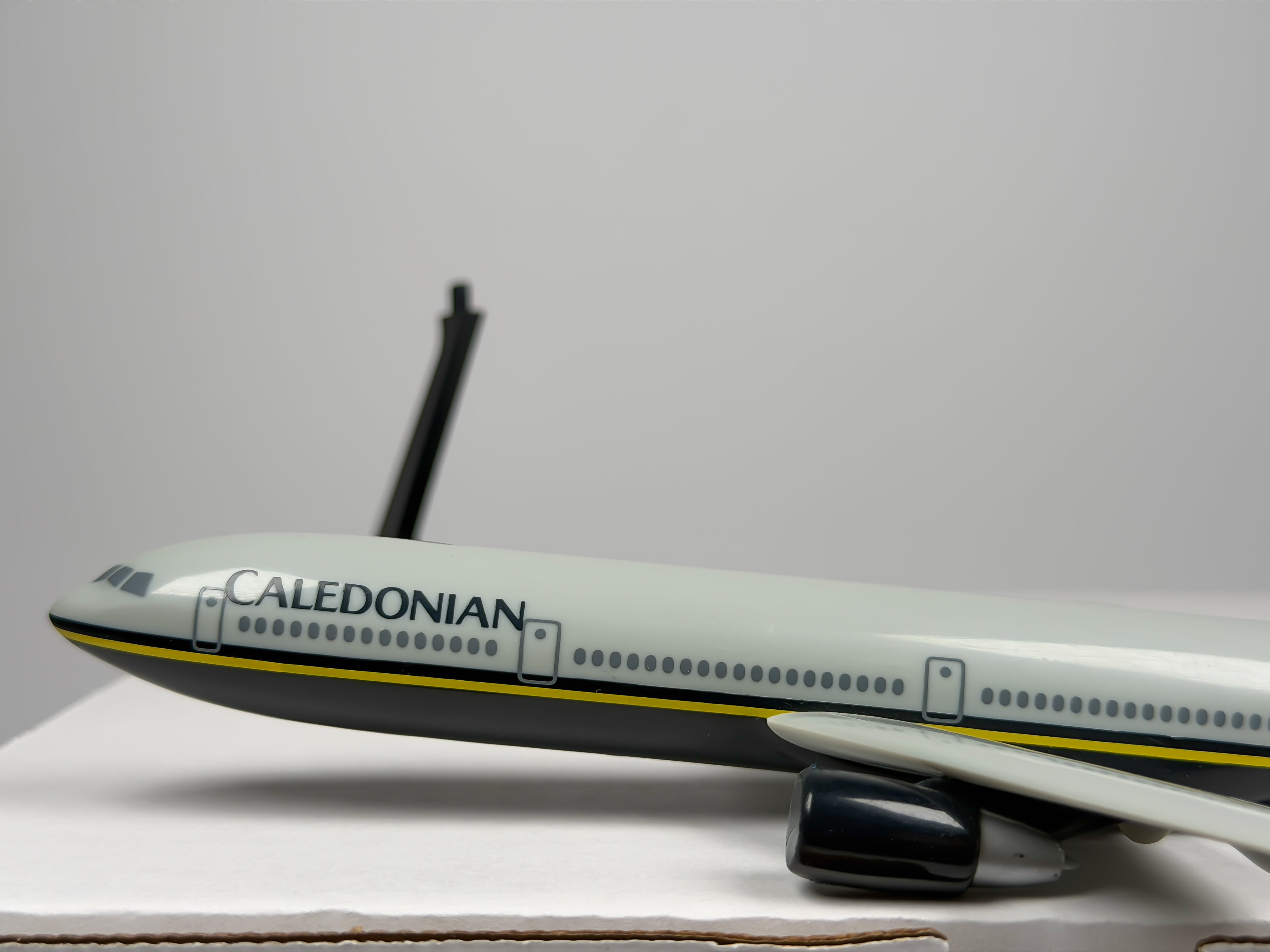 1:250 Caledonian Airways McDonnell Douglas DC-10-30 - 1988-2000 | Flight Miniatures