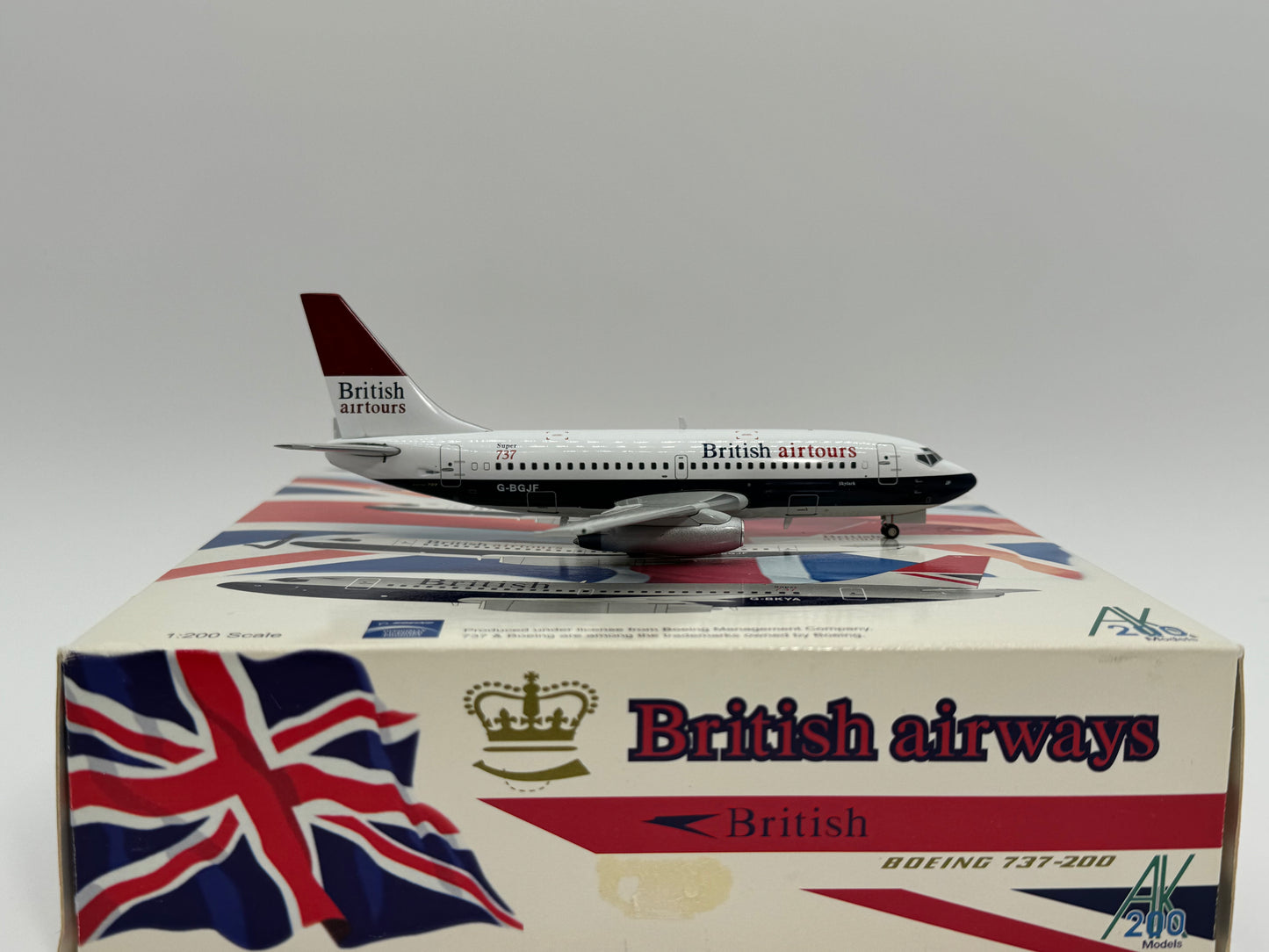 Inflight200 1:200 British Airways Boeing 737-200 G-BGJF Landor Colors (modified) AK010