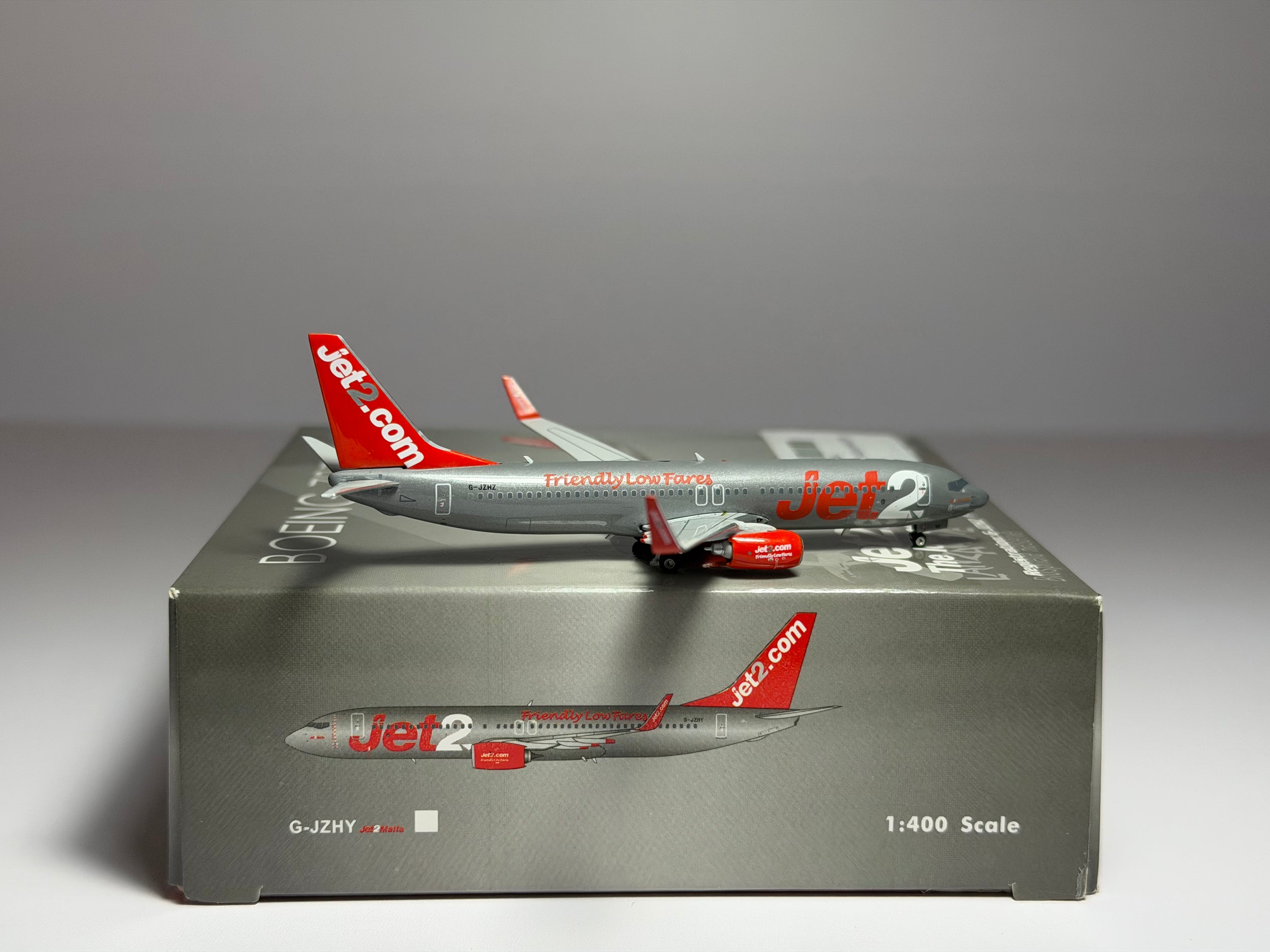 Phoenix Model 1:400 JET2 Boeing 737-800 G-JZHZ current colors PH404162