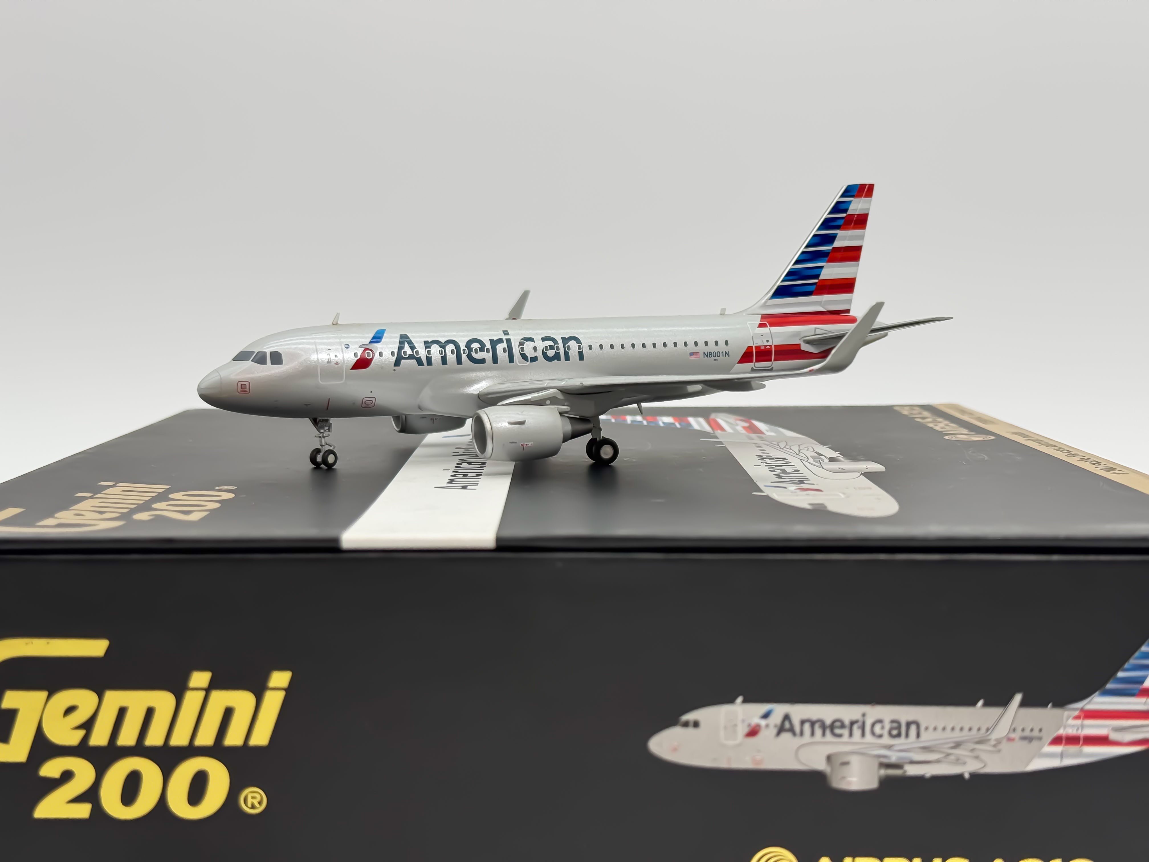 American Airlines Airbus A319 1:200 Gemini Jets N8001N (G2AAL417)